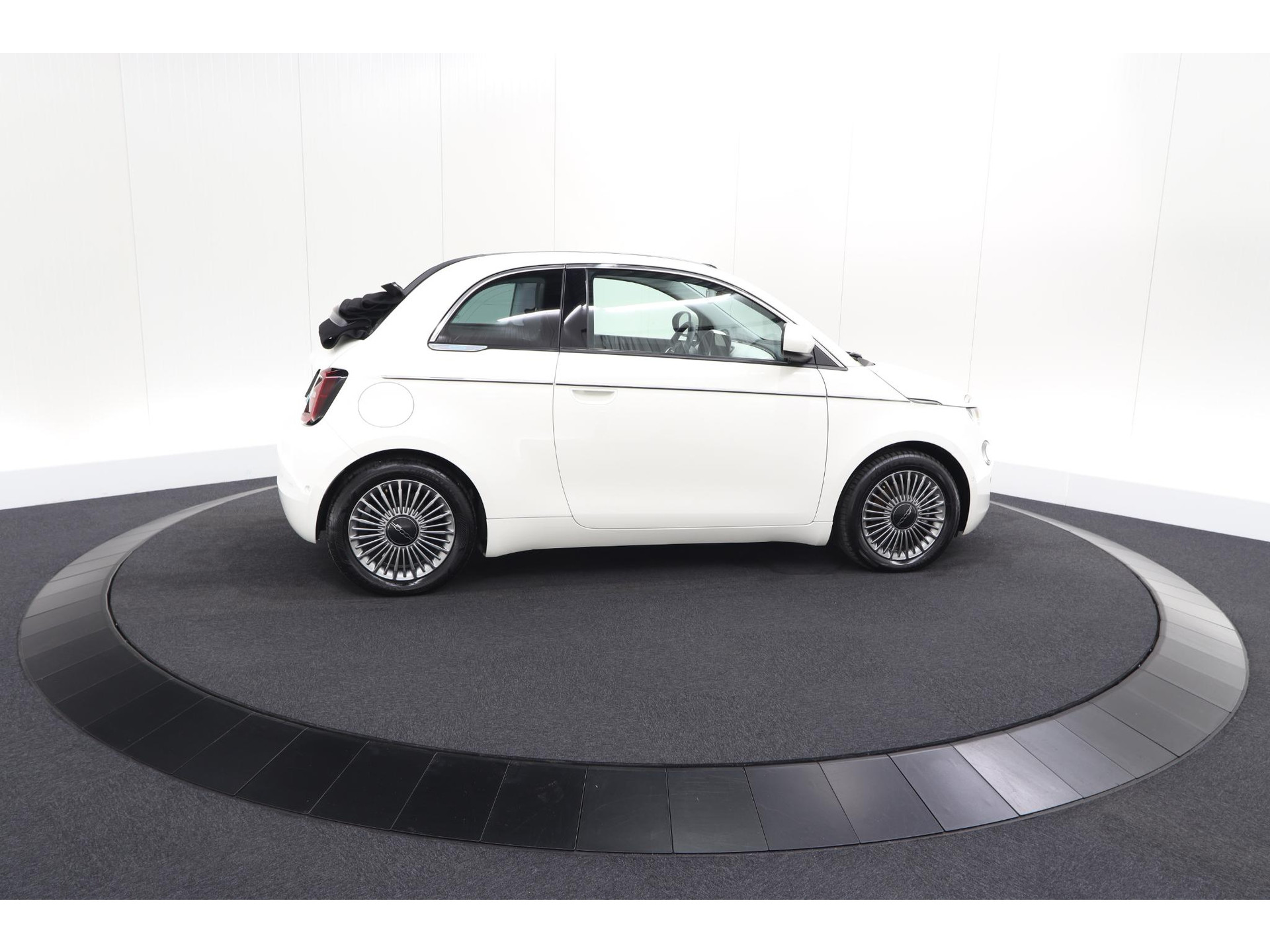 Fiat 500 C Icon 42 kWh | 97,3% SOH | Convenience Pack | Camera | Dodehoekdetectie | Stoelverwarming