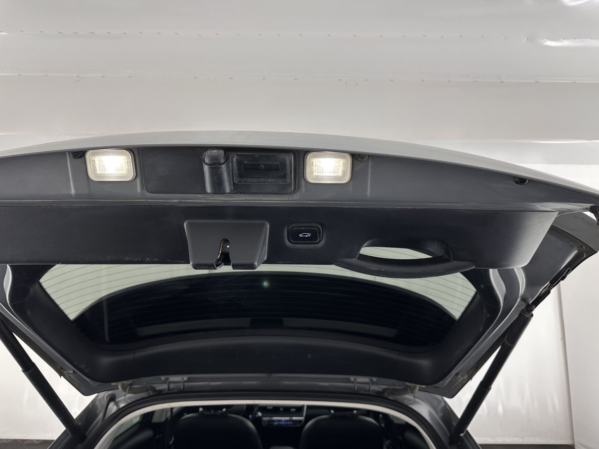 Hyundai IONIQ 5 Connect 73kWh [ 3-Fase-11kW ] {SOH-100%} (INCL-BTW) Aut *LEATHER-FABRIC | FULL-LED | DIGI-COCKPIT | AMBIENTLIGHT | DAB | SHIFTPADDLES | HEAD-UP | NAVI-FULLMAP | KEYLESS | CAMERA | HEATED-COMFORTSEATS | TOWBAR | PRIVACYGLASS  | 19"AL