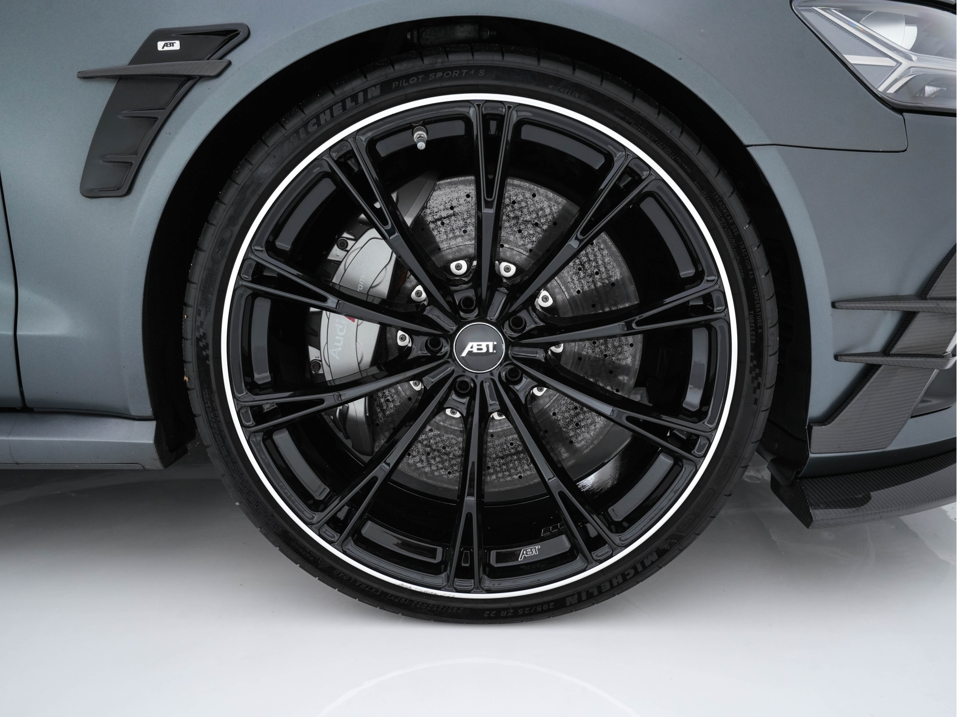 Audi RS6 4.0 TFSI RS6+ ABT ( 1of 50 produced world wide ) Aut. *Only-1-OWNER | CERAMIC-BRAKES | PANO | HEAD-UP | RS-SEATS | LUXURY-LEATHER | MATRIX-LED | ADAPTIVE-CRUISE | BLIND-SPOT | BOSE-SOUND | MEMORY-PACK | TOP-VIEW | KEYLESS | NAVI-FULLMAP | .