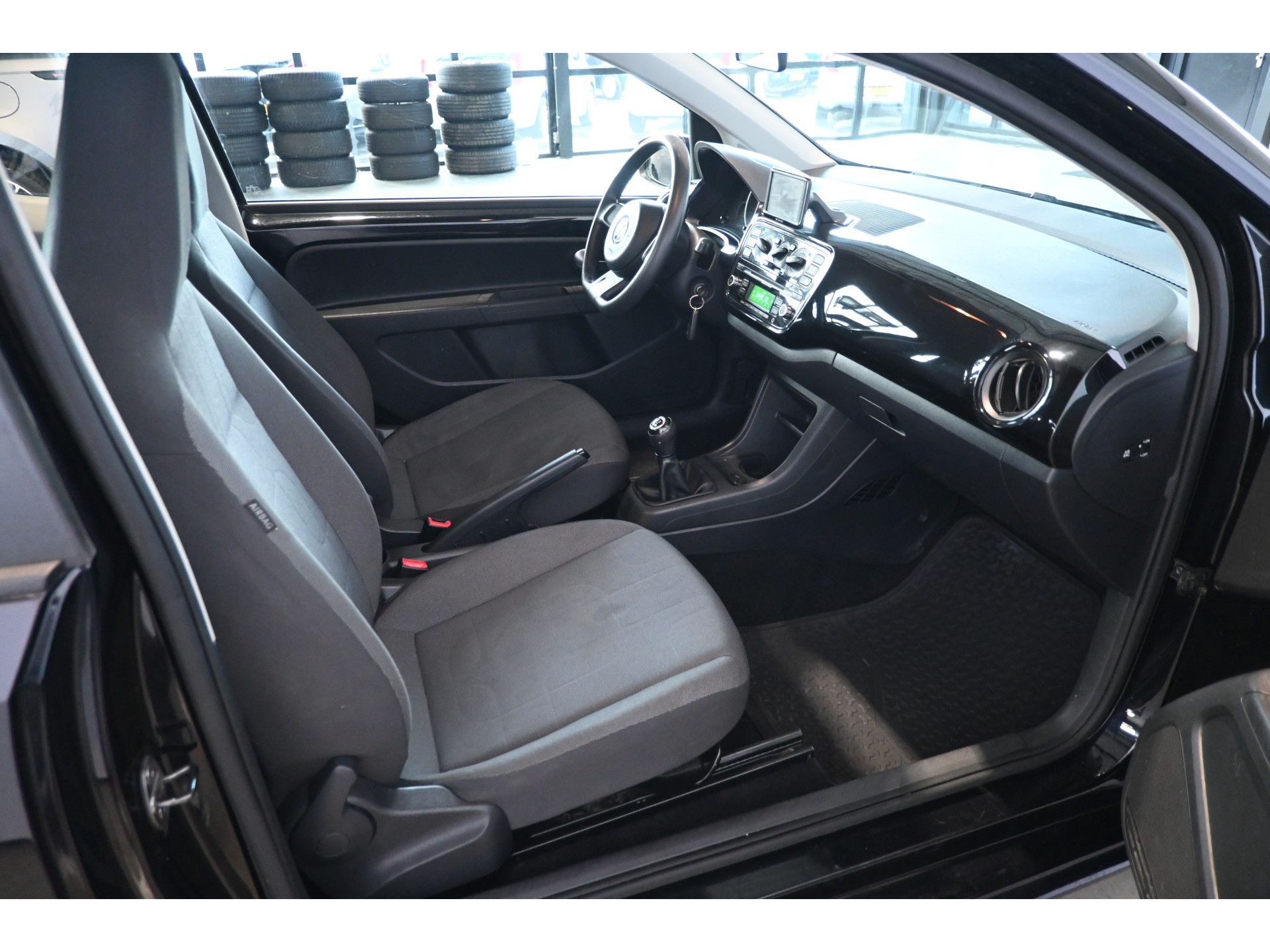Volkswagen Up! 1.0 move up! Airco Stoelverwarming Goed Onderhouden! Inruil Mogelijk!
