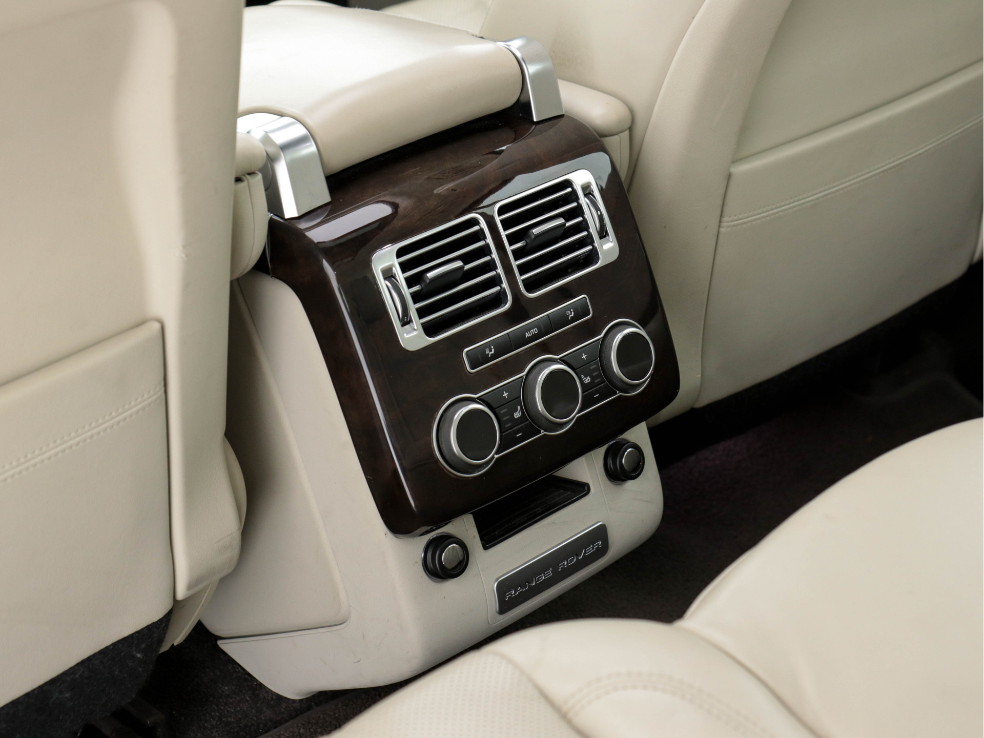 Land Rover Range Rover 3.0 TDV6 Vogue Aut. *PANO | LEATHER | NAVI-FULLMAP | DIGI-COCKPIT | SURROUND-VIEW | BI-XENON | MERIDIAN-AUDIO | MEMORY-PACK | AIR SUSPENSION | HEATED-COMFORTSEATS | SHIFT-PADDLES | 20"ALU*