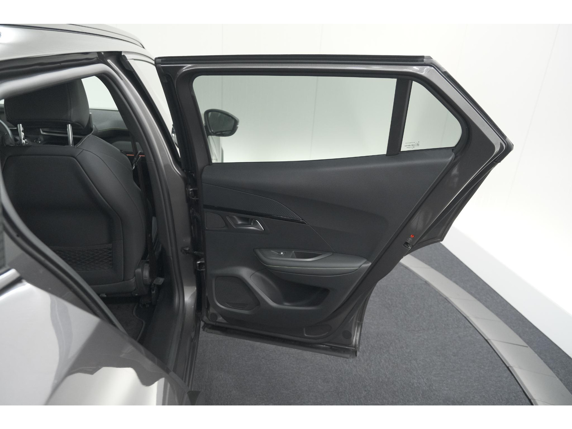 Peugeot 2008 PureTech 130 EAT8 GT | Camera | Dodehoekdetectie | Apple Carplay | Pack Winter