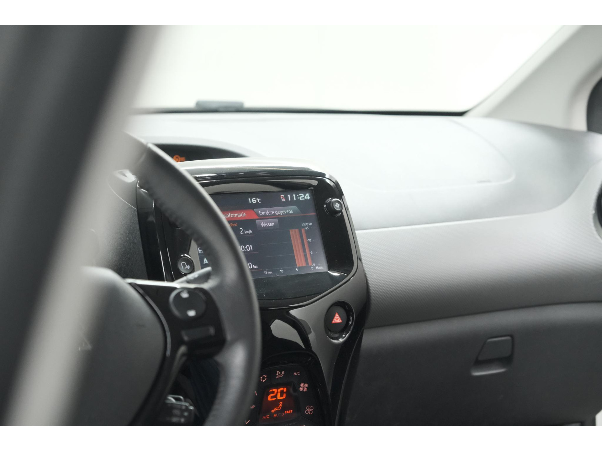 Peugeot 108 1.0 e-VTi Allure TOP! | Elektrisch Vouwdak | Camera | Navigatie | Climate Control