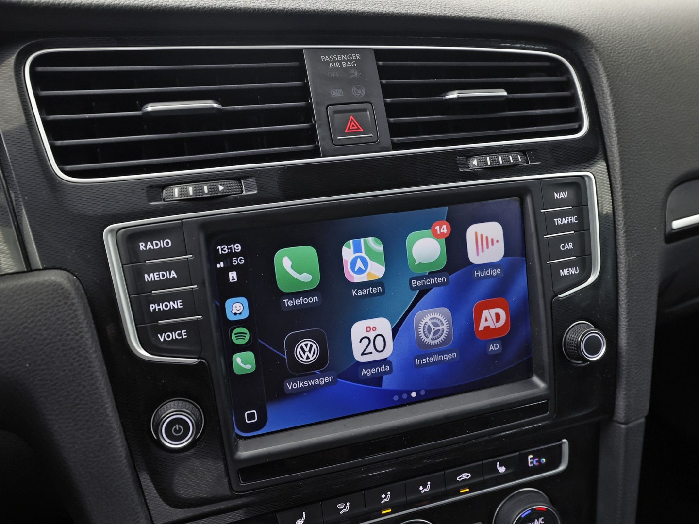Volkswagen Golf 1.4 TSI GTE 204Pk Automaat (APPLE CARPLAY, NAVIGATIE, SOH 79,4%, CLIMATE, STOELVERWARMING, SPORTSTOELEN, GETINT GLAS, LED KOPLAMPEN, CRUISE, NIEUWSTAAT)