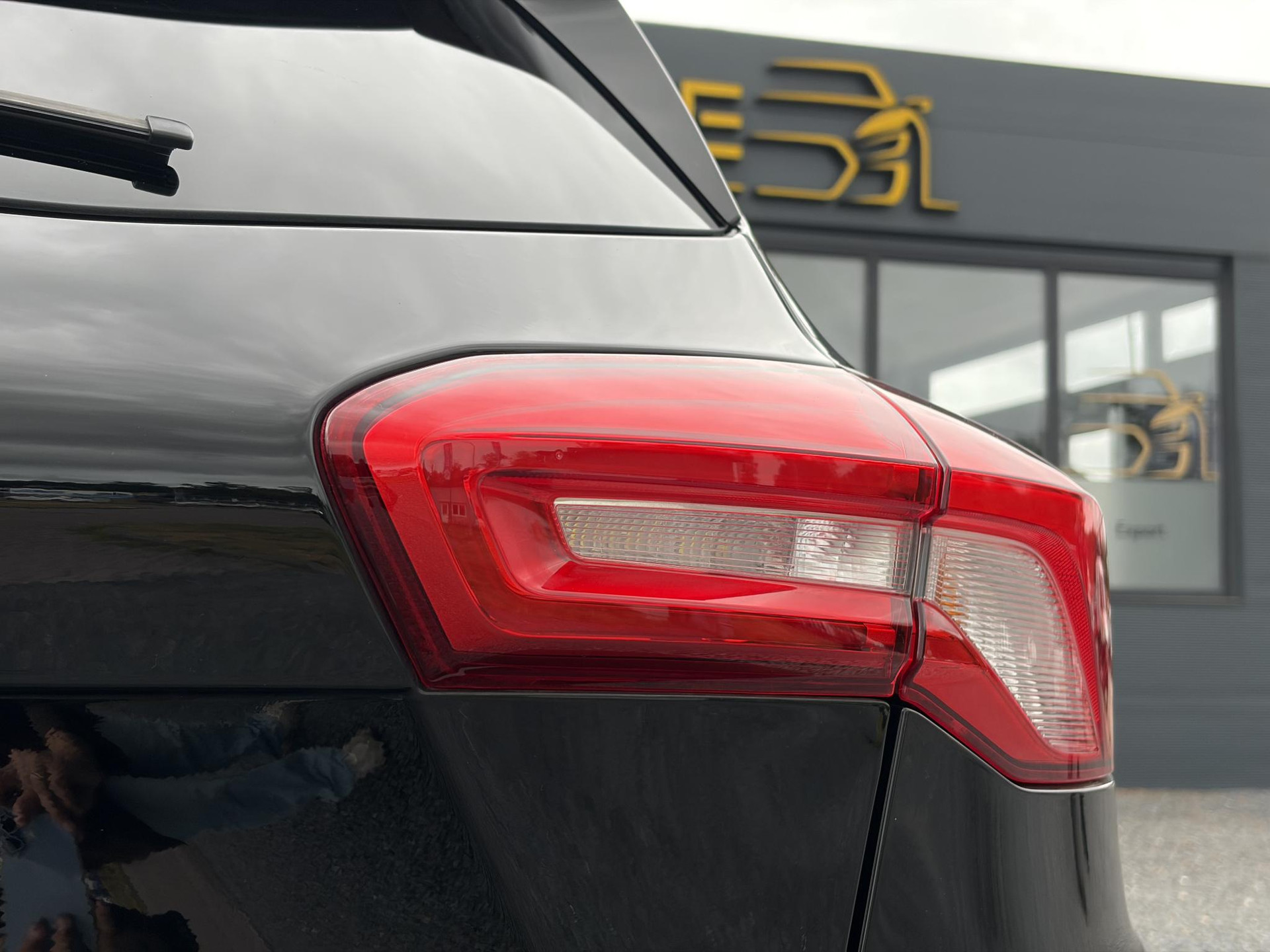 Ford Focus 1.0 EcoBoost ST Line Business 2e Eigenaar l Navi l Clima l Cruise l 125pk l Keyless l Pdc V+A l 18 '' Lmv  l N.A.P l Apk tot 02-2028