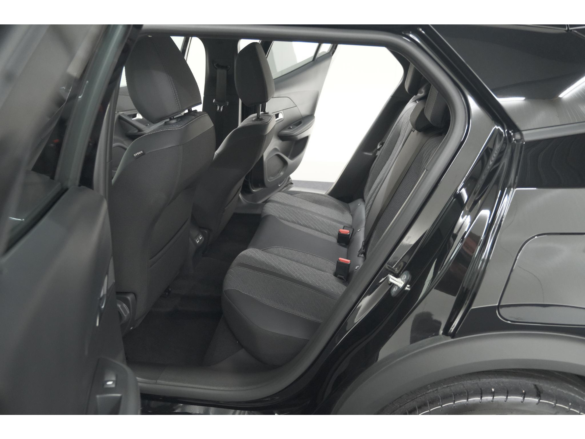 Peugeot 2008 1.2 Hybrid 145 Allure | 360 Camera | Adaptieve Cruise Control | Dodehoekdetectie | Apple Carplay