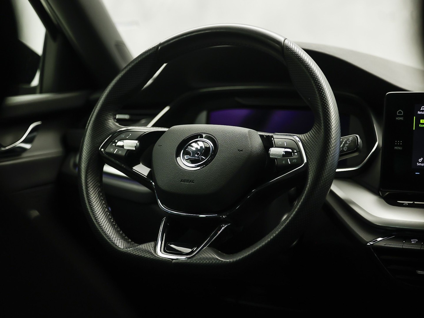 Škoda Octavia Combi 1.0 TSI Sport (KUIPSTOELEN, 1e EIGENAAR, APPLE CARPLAY, GROOT NAVI, GETINT GLAS, ZWART HEMEL, KEYLESS, NIEUWSTAAT)