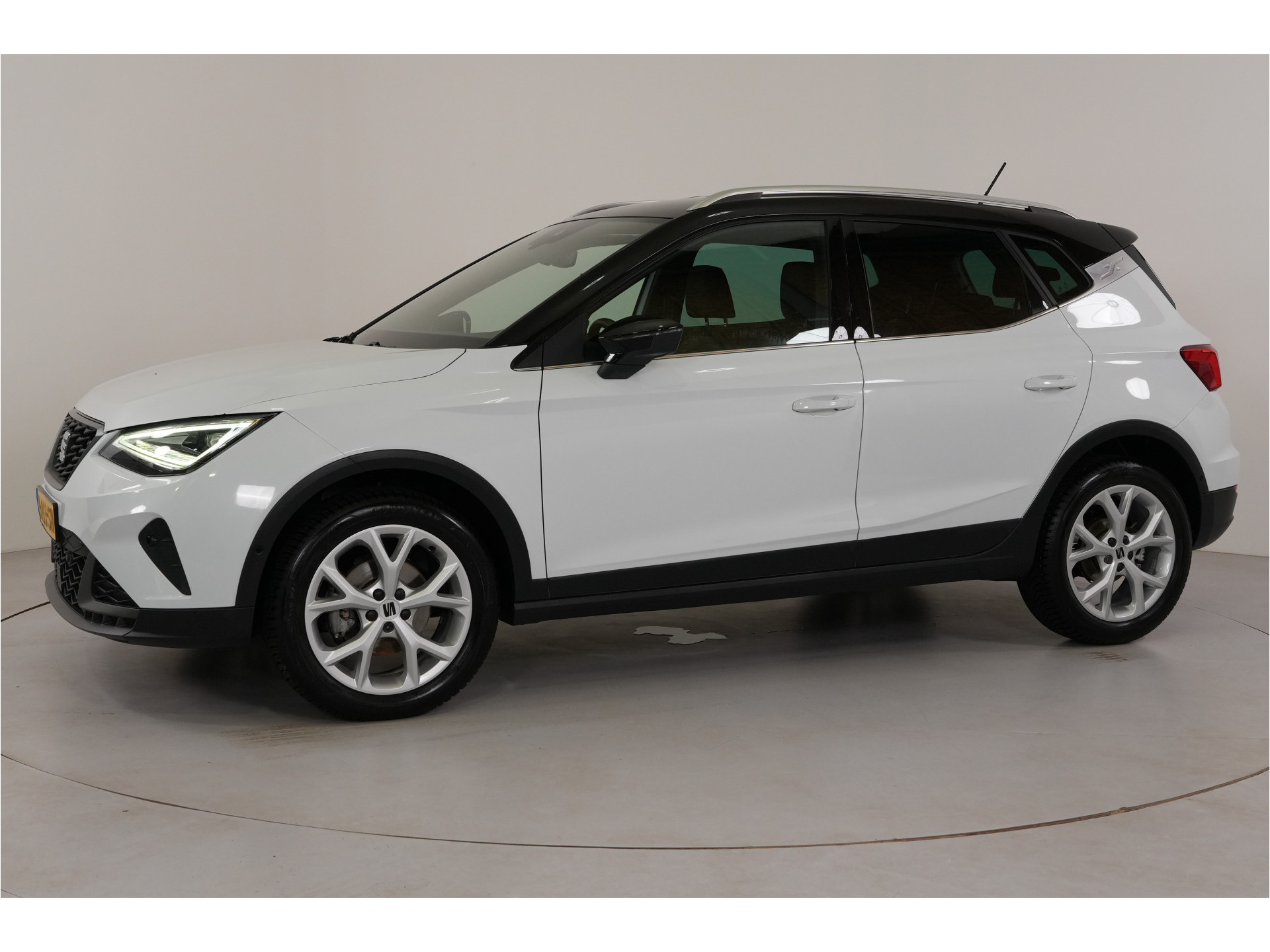 SEAT Arona 1.5 TSI EVO FR Business Intense | 150 pk | Camera | Stl. verw. | Adaptive Cruise |
