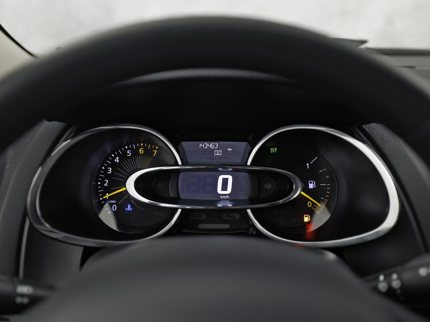 Renault Clio 0.9 TCe Sport (NAVIGATIE, CRUISE, TREKHAAK, SPORTSTOELEN, BLUETOOTH, NIEUWE APK, NIEUWSTAAT)