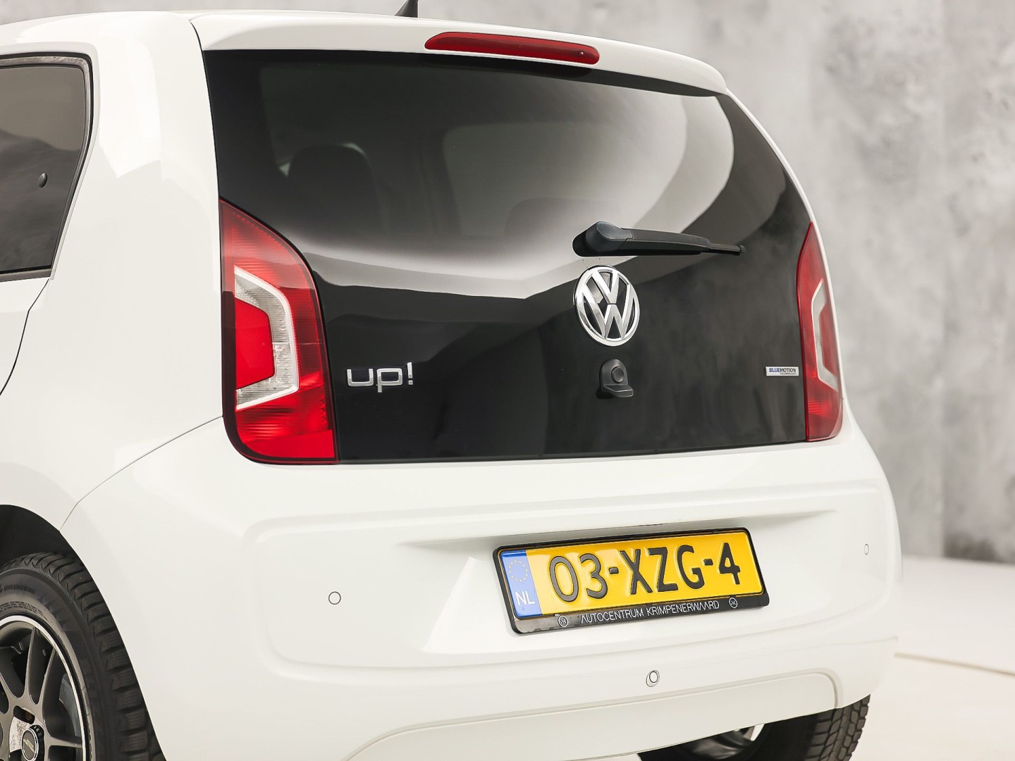 Volkswagen up! 1.0 high up! (NAVIGATIE, 5 DEURS, GETINT GLAS, LM VELGEN, SPORTSTOELEN, PARKEERSENSOREN, ELEK RAMEN, NIEUWSTAAT)