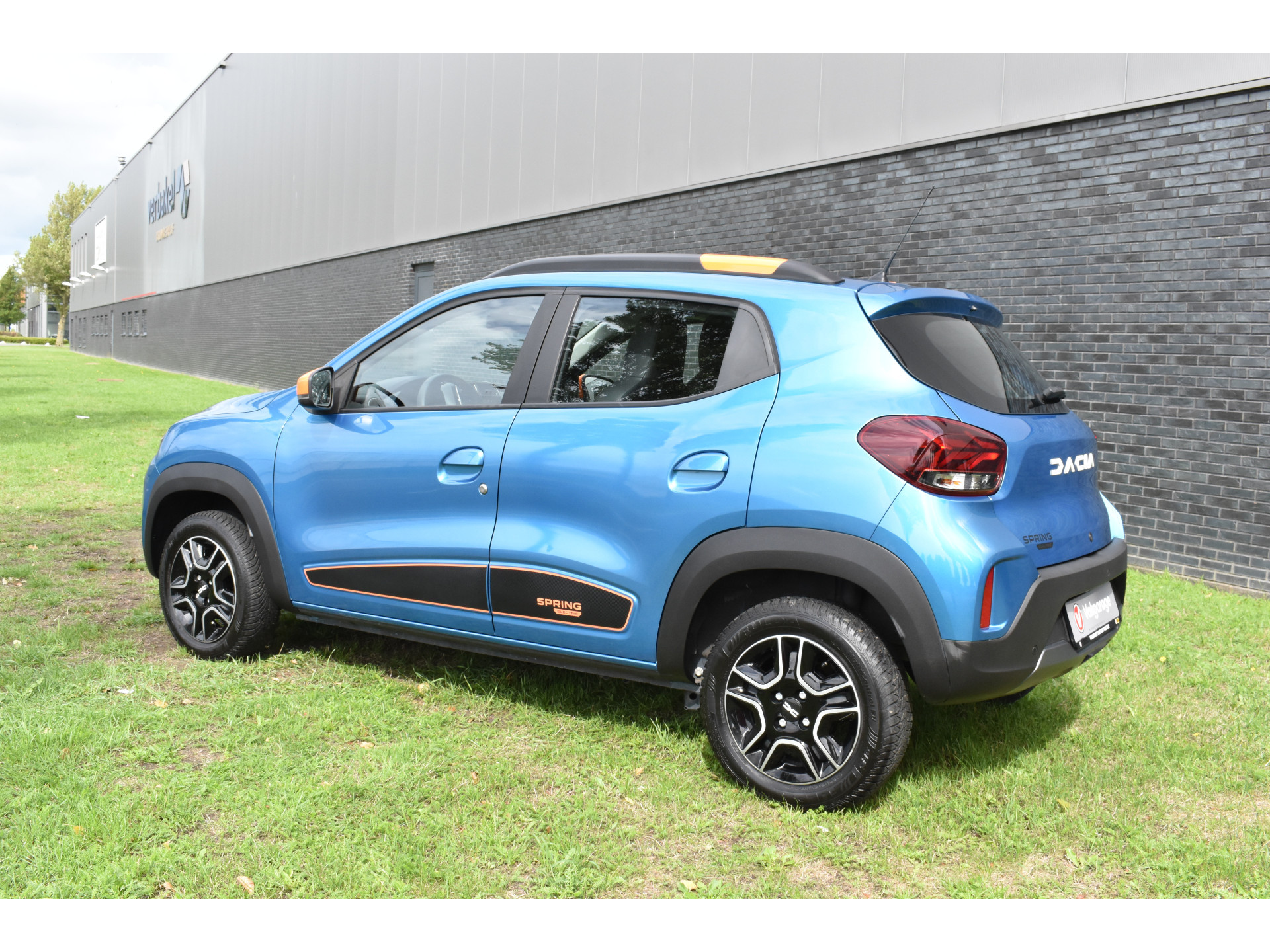 Dacia Spring Essential 27 kWh vol electric navigatie pdc Leer