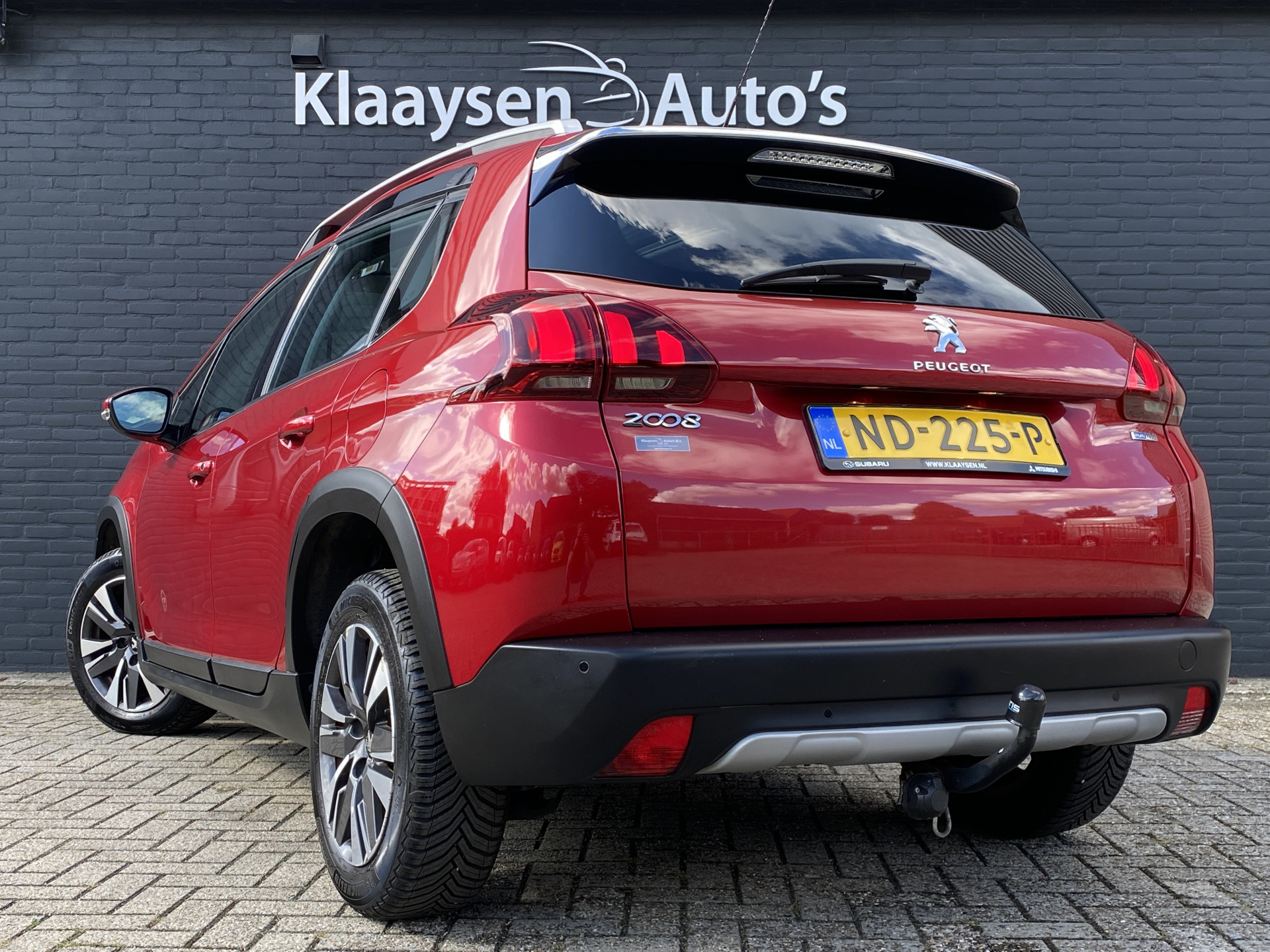 Peugeot 2008 1.2 PureTech Allure AUT. | dealer onderh. | panoramadak | trekhaak | navigatie | cruise control | all season banden