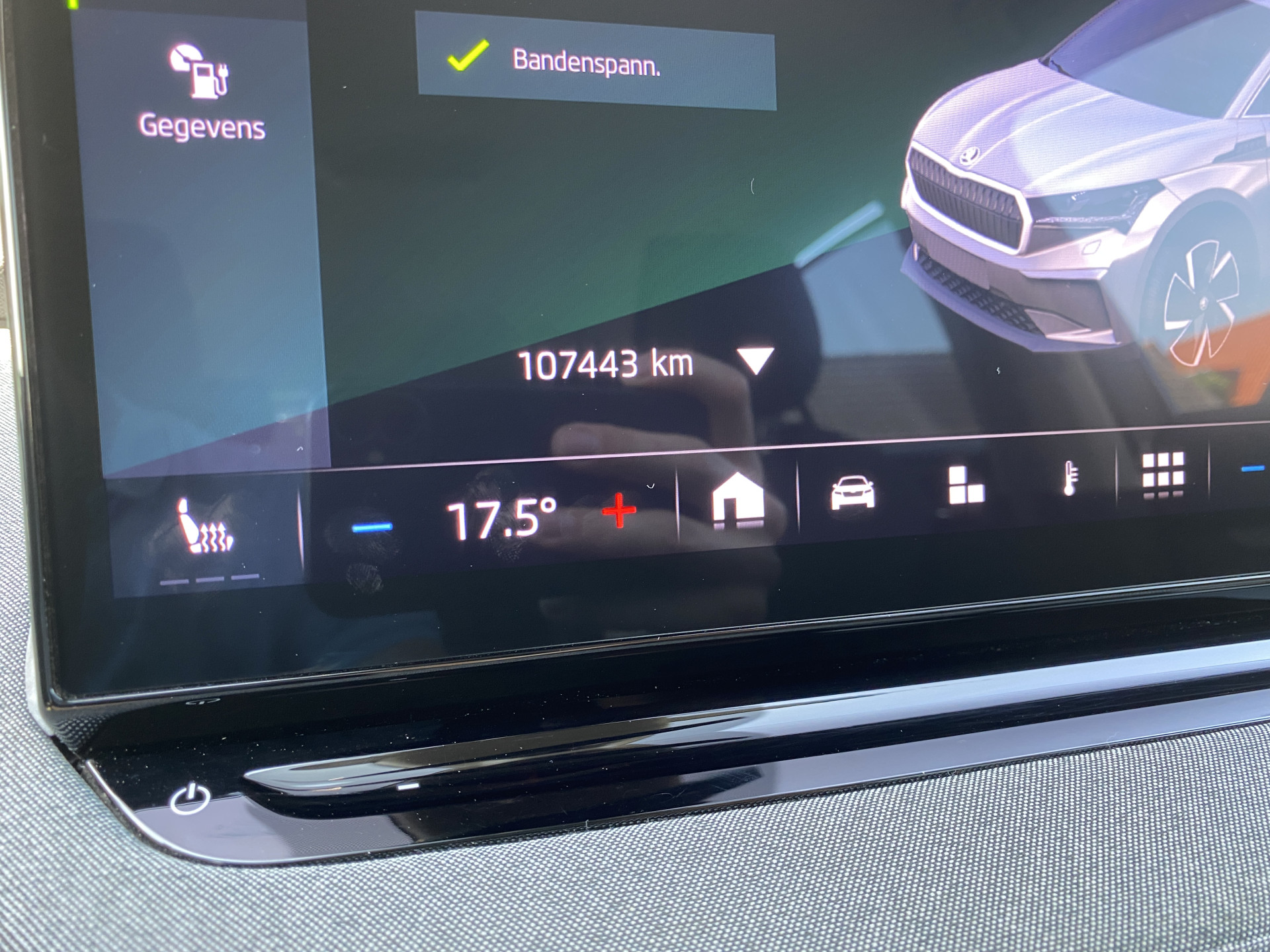ŠKODA Enyaq iV 60 | 1e eigenaar | dealer onderhouden | navigatie | trekhaak | camera | stoelverwarming | apple carplay