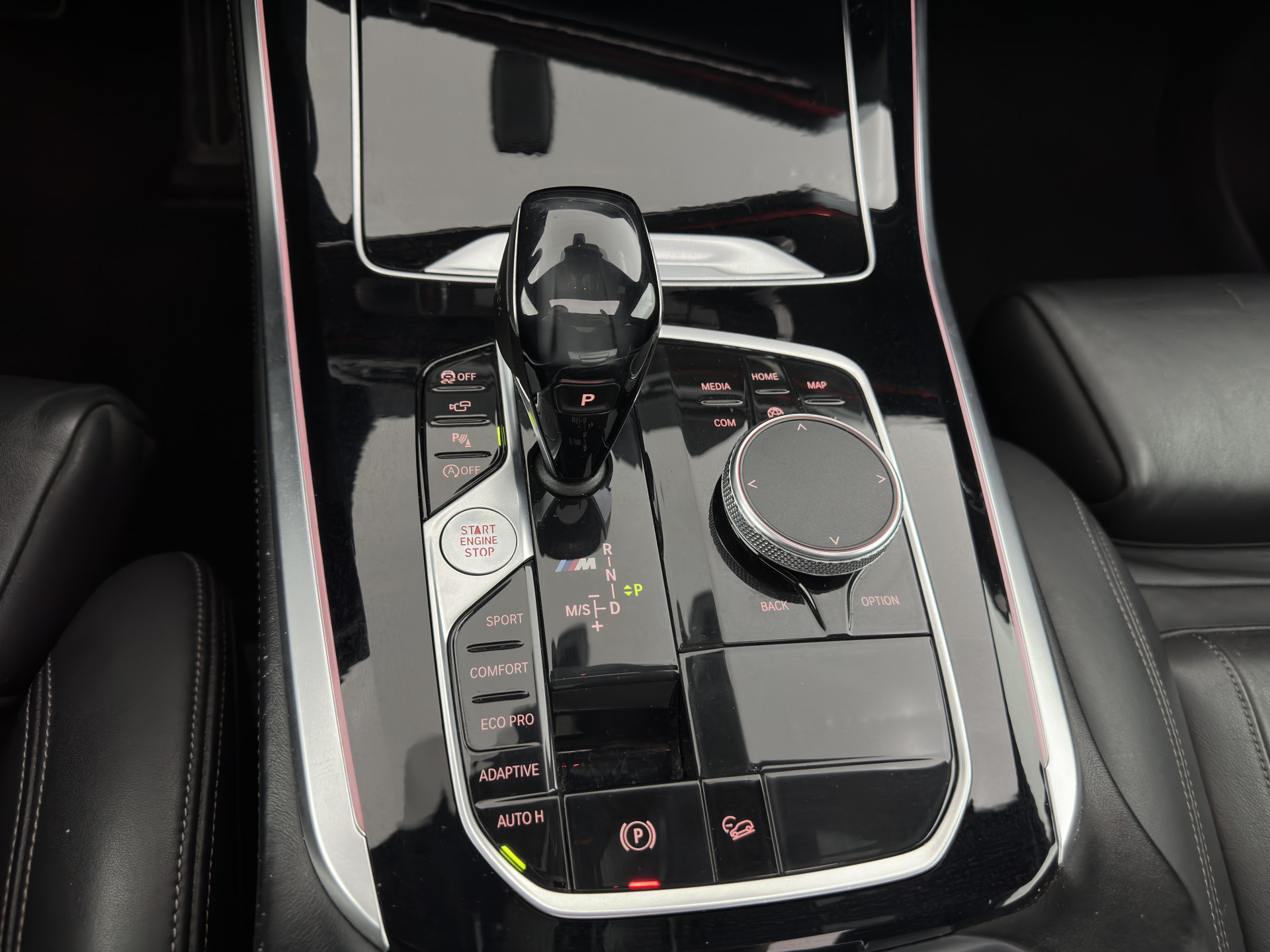 BMW X5 M50d M-Sportpack High Executive Aut. *PANO | HEAD-UP | LASER-LED | LEATHER | SOFT-CLOSE | ADAPTIVE-CRUISE | HARMAN/KARDON | BLIND-SPOT | MEMORY-PACK | TOP-VIEW | DIGI-COCKPIT | NAVI-FULLMAP | ECC | PDC | TOWBAR |