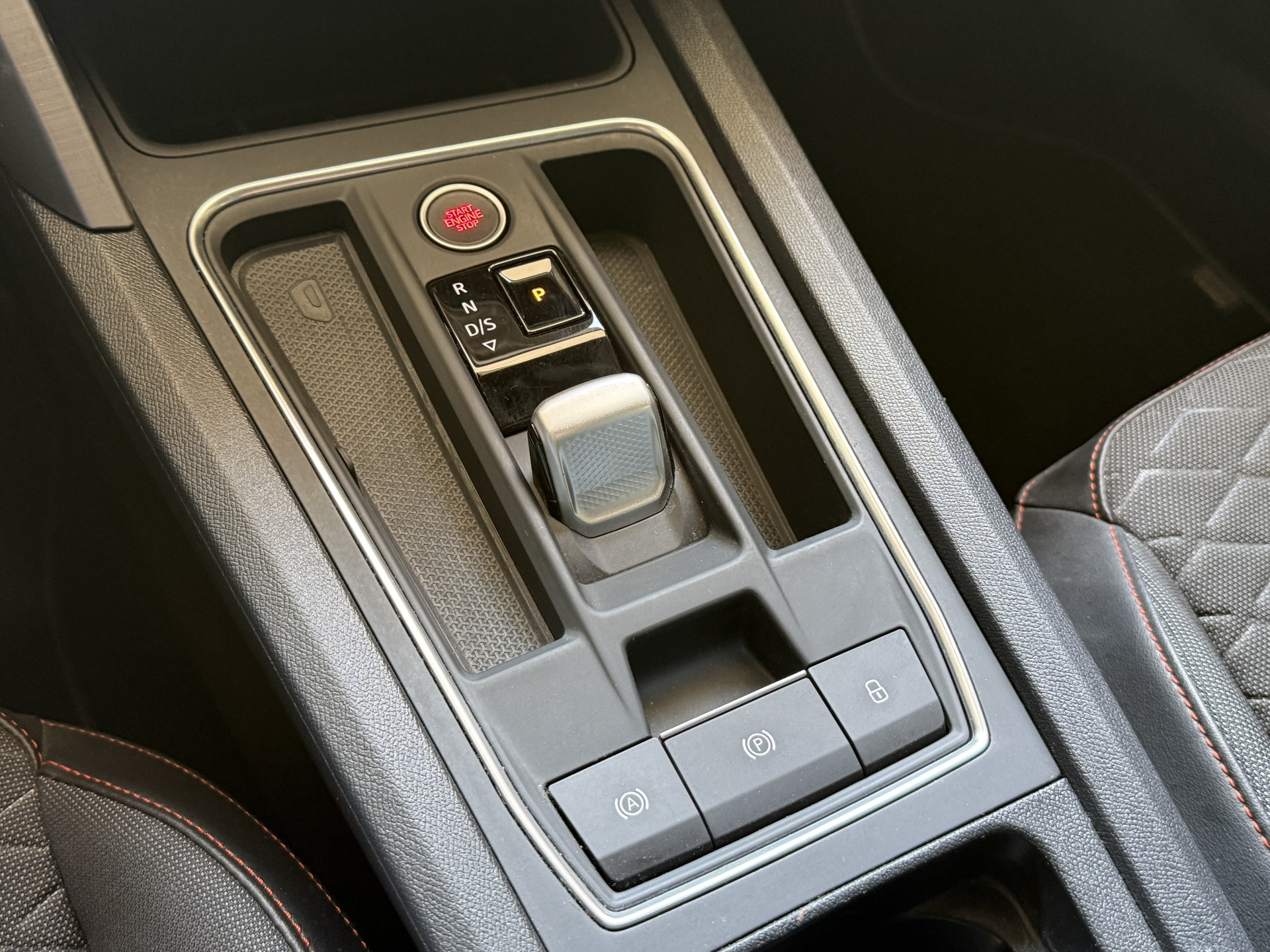 SEAT Leon 1.4 TSI eHybrid PHEV FR Business Intense | Keyless | Apple Carplay | Stoel/Stuurverwarming | Camera