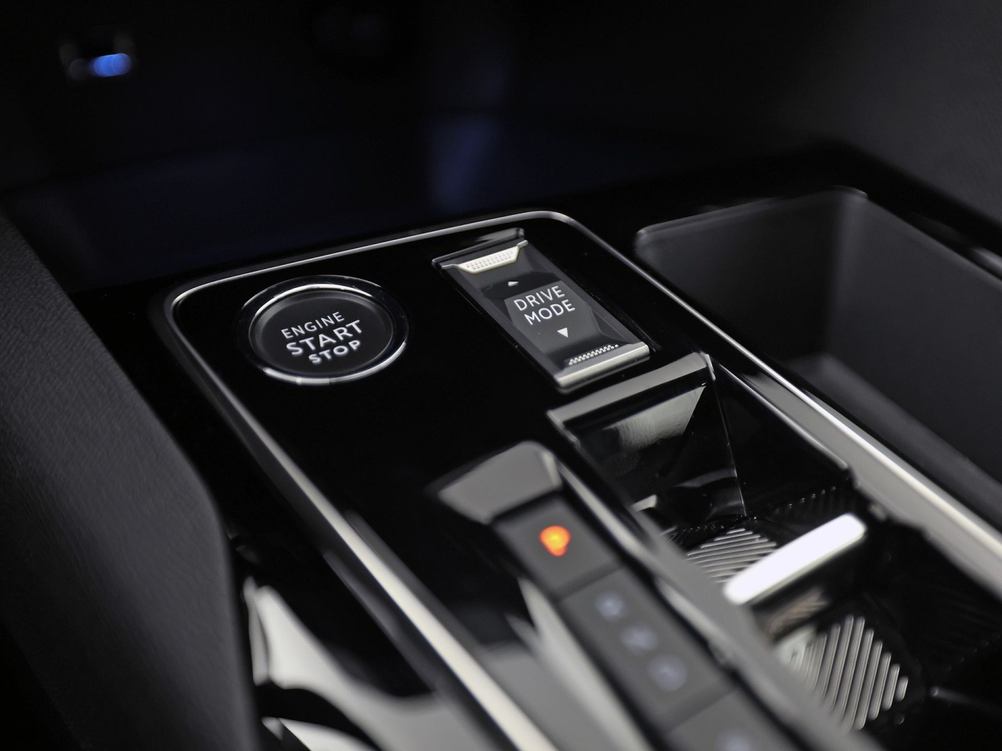 Peugeot 3008 1.6 HYbrid 225 Allure Sport 225Pk Automaat (APPLE CARPLAY, GROOT NAVI, KEYLESS, LEDER, 360 CAMERA, SPORTSTOELEN, ZWART HEMEL, GETINT GLAS, NIEUWSTAAT)