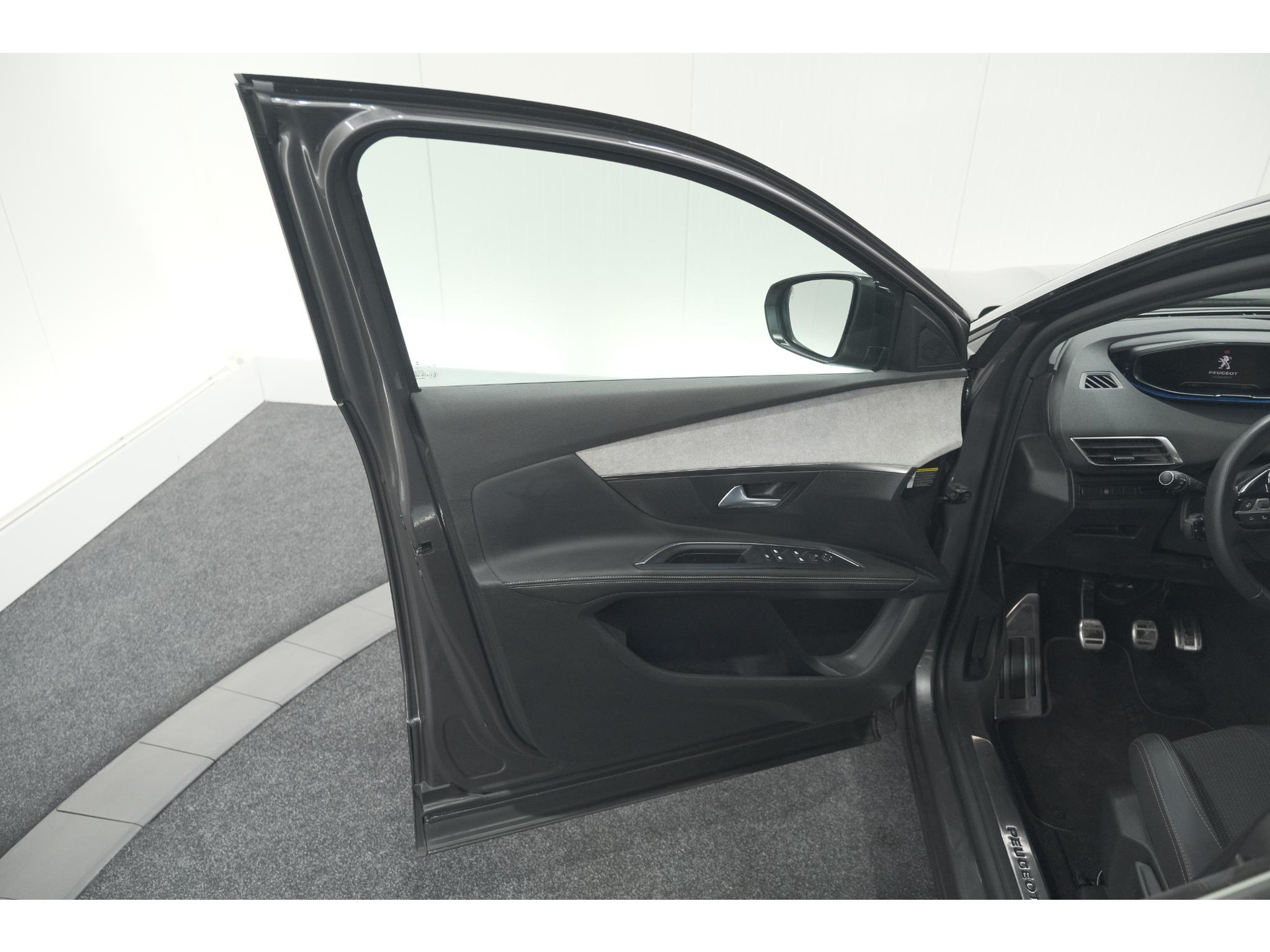 Peugeot 5008 PureTech 130 GT | Camera | Adaptieve Cruise Control | Dodehoekdetectie | Navigatie