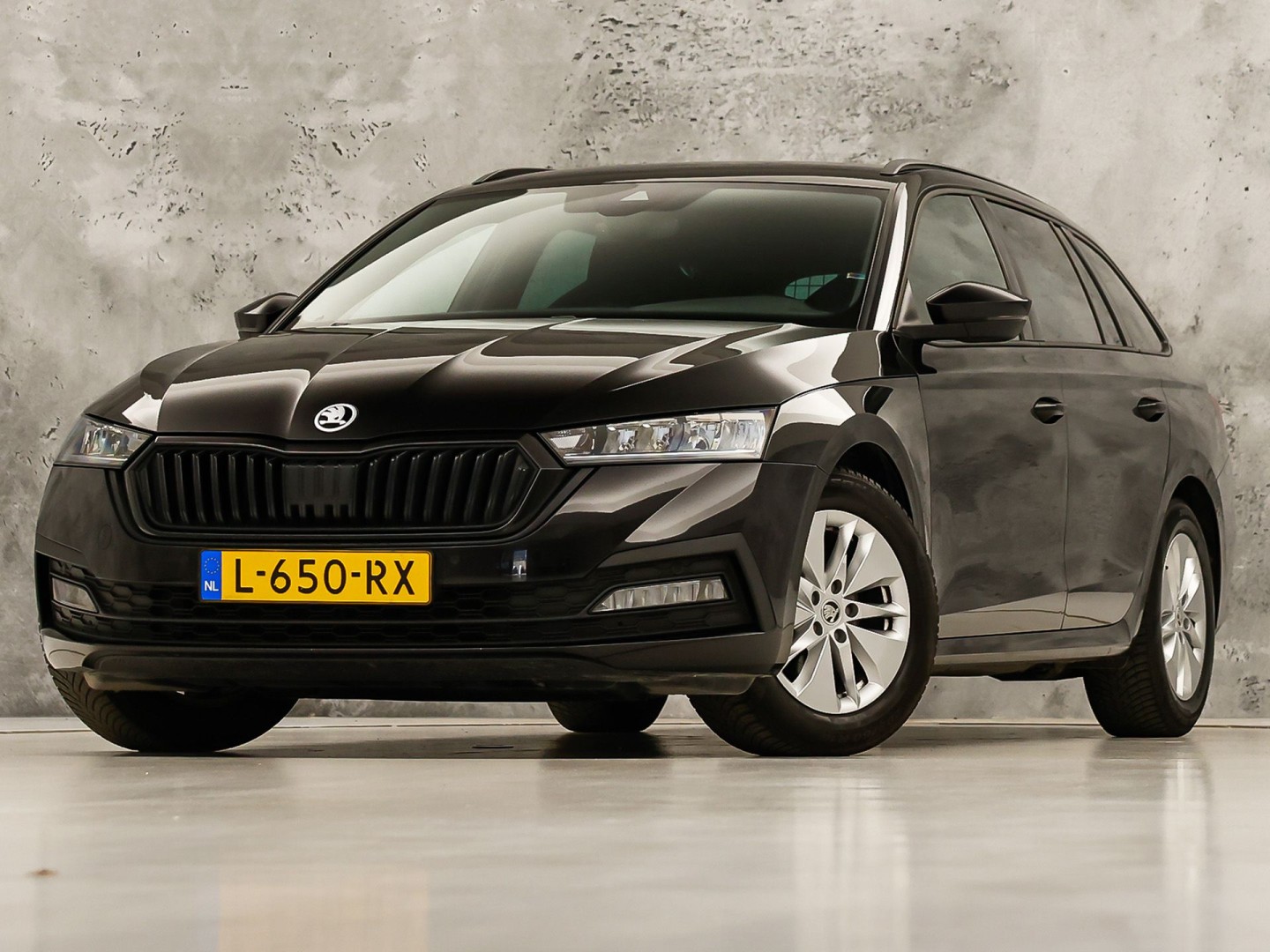 Škoda Octavia Combi 1.0 TSI Sport (KUIPSTOELEN, 1e EIGENAAR, APPLE CARPLAY, GROOT NAVI, GETINT GLAS, ZWART HEMEL, KEYLESS, NIEUWSTAAT)