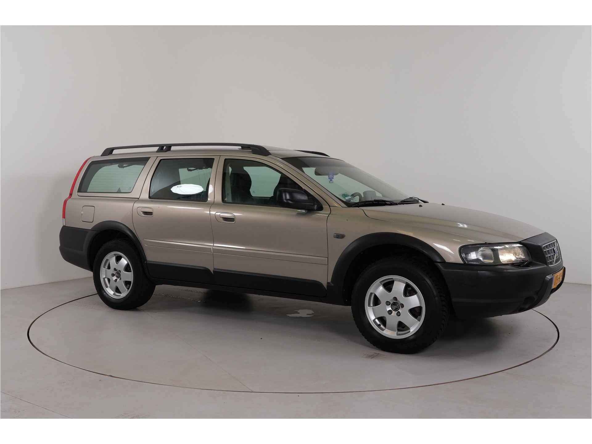 Volvo V70 Cross Country 2.4 T Geartr. Comf. | Blijvend Youngtimer | Trekhaak | Lage stand |