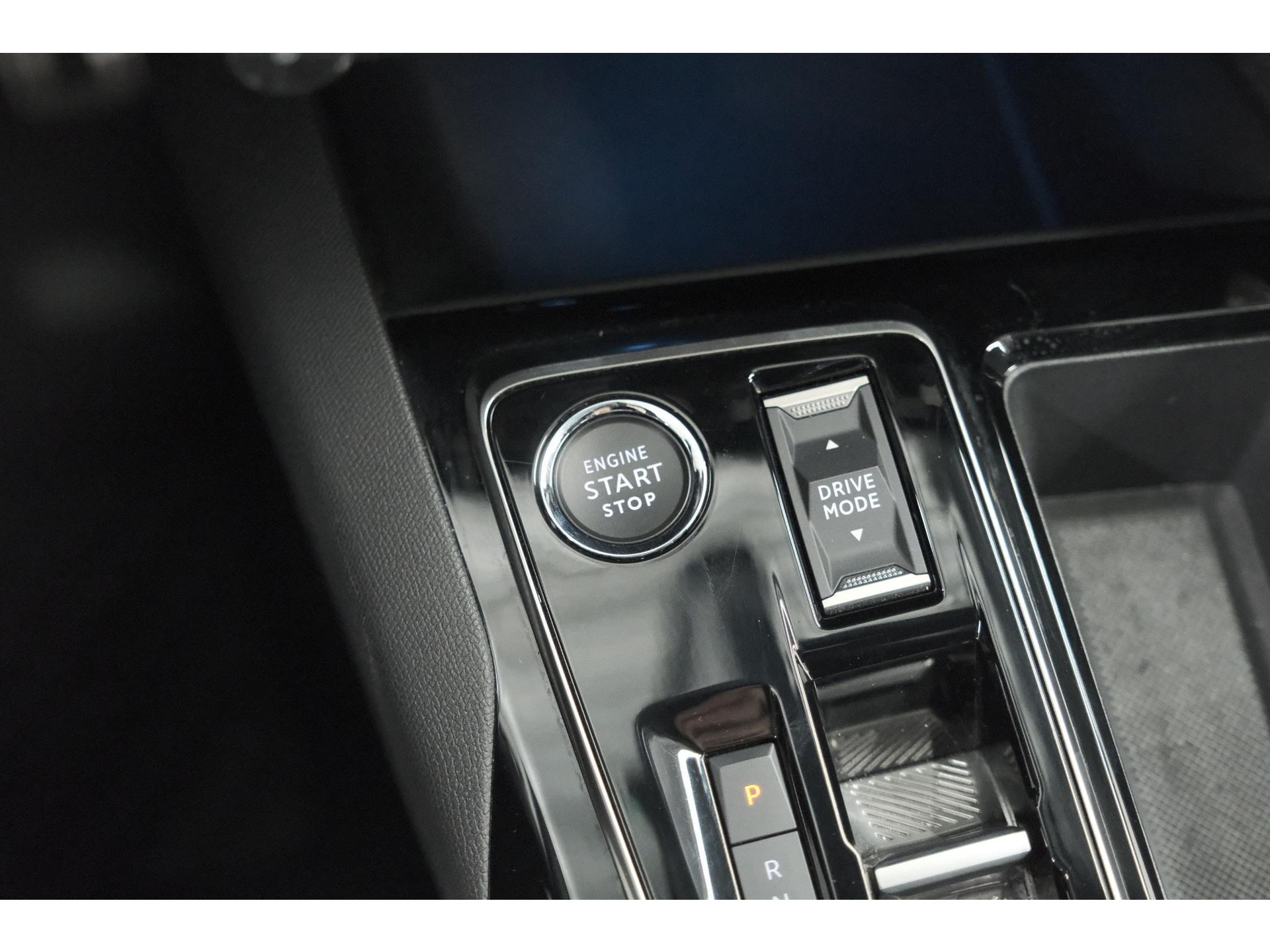 Peugeot 3008 HYbrid4 300 GT | Elektrisch Panoramadak | Dodehoekdetectie | Camera | Navigatie