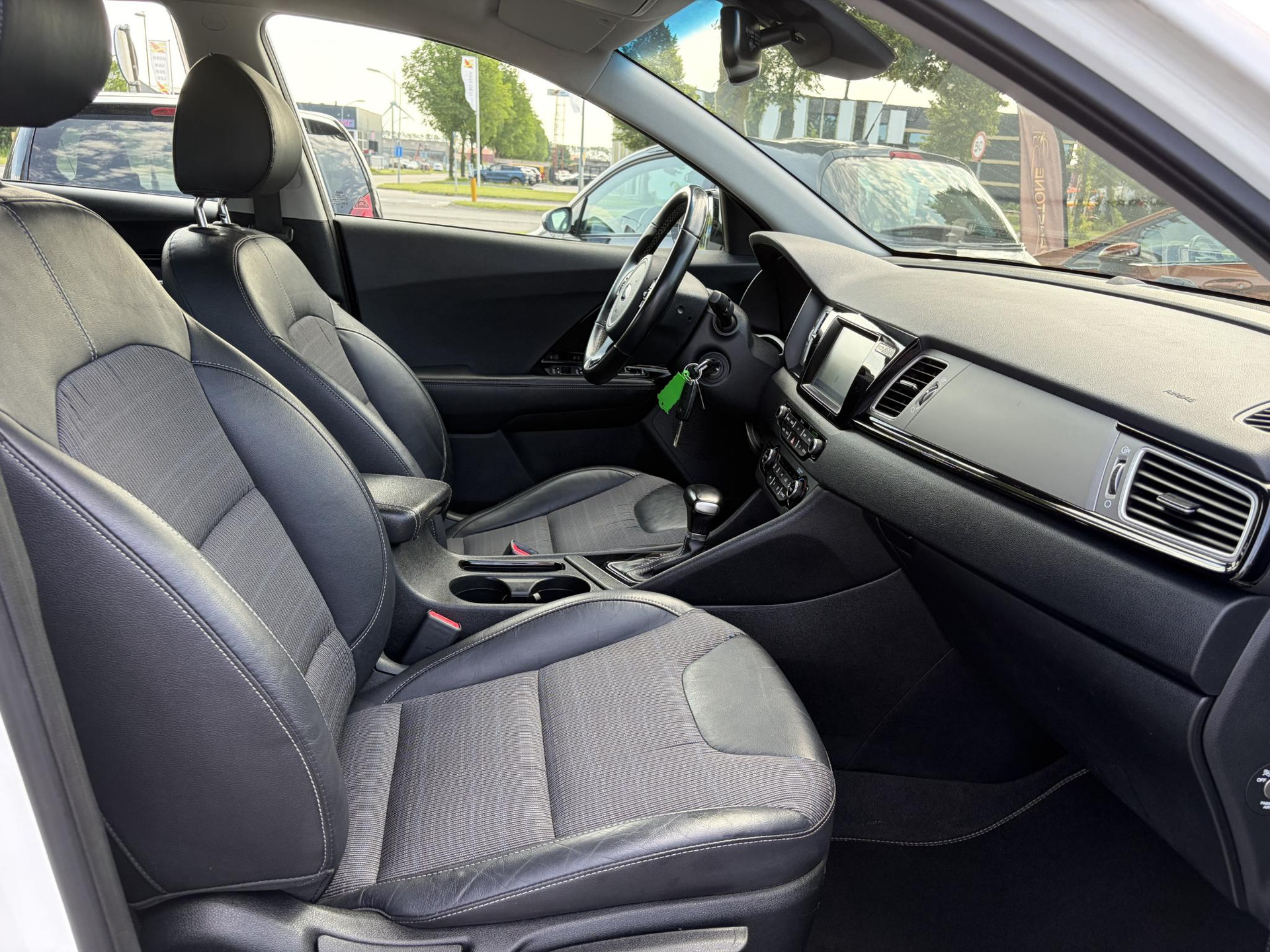 Kia Niro 1.6 GDi Hybrid DynamicLine SOH %100,Carplay,142pk,Camera,Navi,Clima,Cruise,Pdc,Rijstrooksensor,Halfleder,N.A.P,Apk tot 11-2026