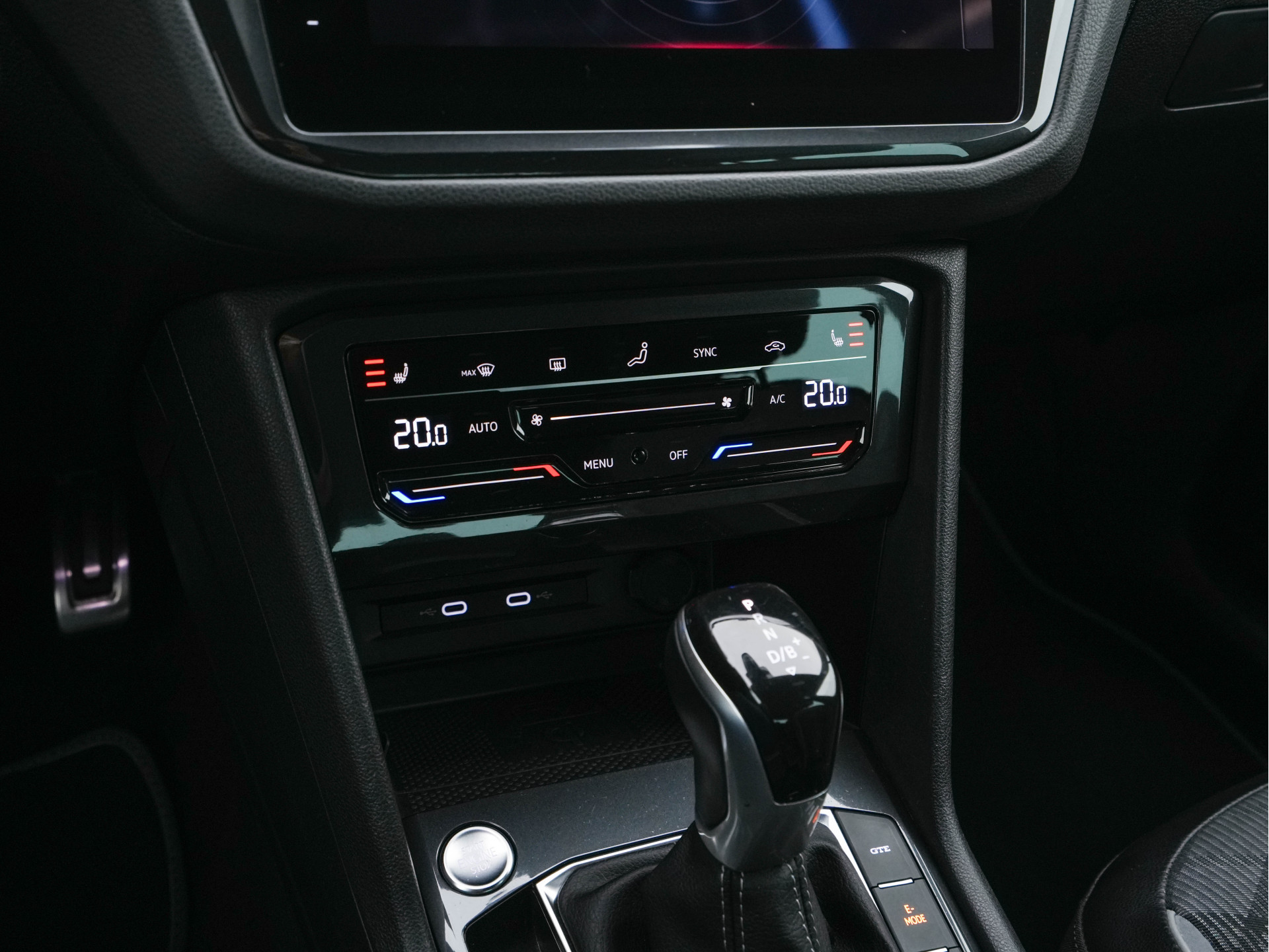 Volkswagen Tiguan 1.4 TSI R-Line Business+ (Plug-in) (INCL-BTW) Aut. *PANO | FULL-LED | ADAPTIVE-CRUISE | DIGI-COCKPIT | HEATED-COMFORTSEATS | NAV-FULLMAP | DAB+ | TOWBAR | PRIVACY-GLASS | ECC | PDC | 19''ALU