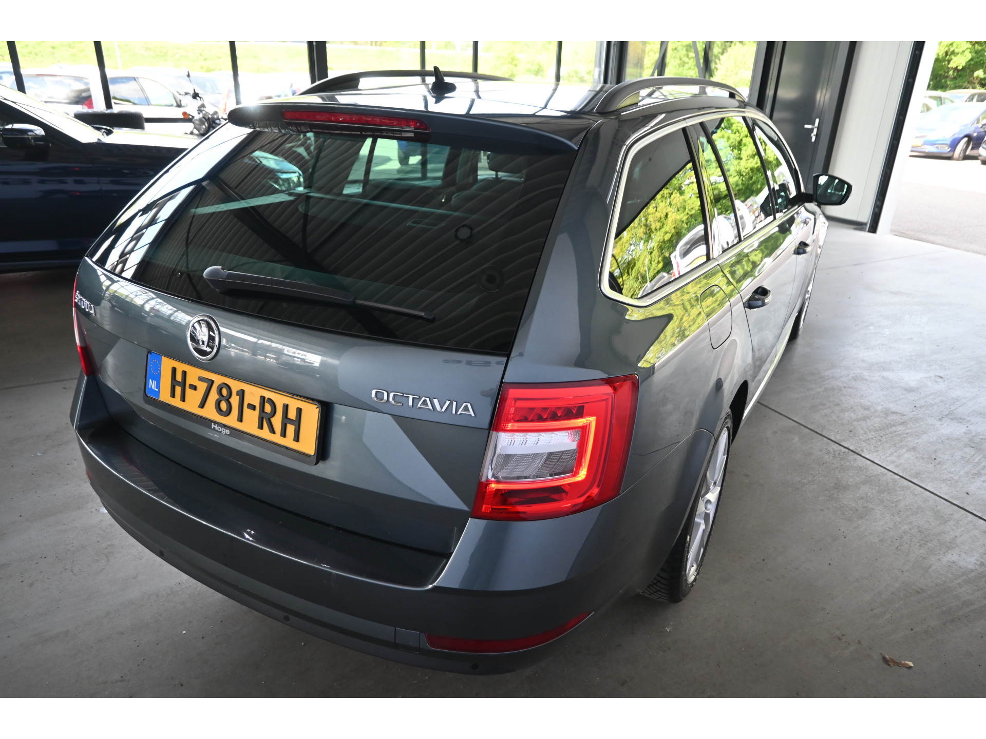 ŠKODA Octavia Combi 1.0 TSI Greentech Business Edition Nap! Navigatie Clima Cruise control Stoelverwarming PDC Inruil Mogelijk!