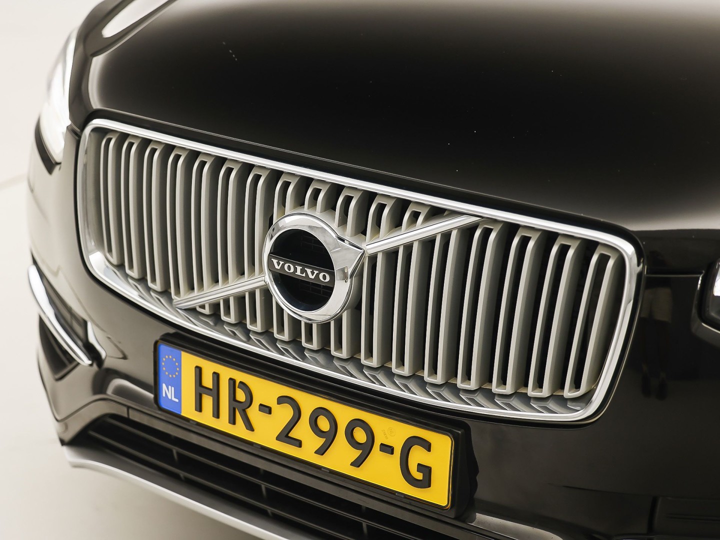 Volvo XC90 2.0 T8 Twin Engine AWD Inscription Automaat 407Pk (PANORAMADAK, APPLE CARPLAY, MEMORY SEATS, STOELVERWARMING/KOELING, CAMERA, GETINT GLAS, LEDER, TREKHAAK, NIEUWE APK)