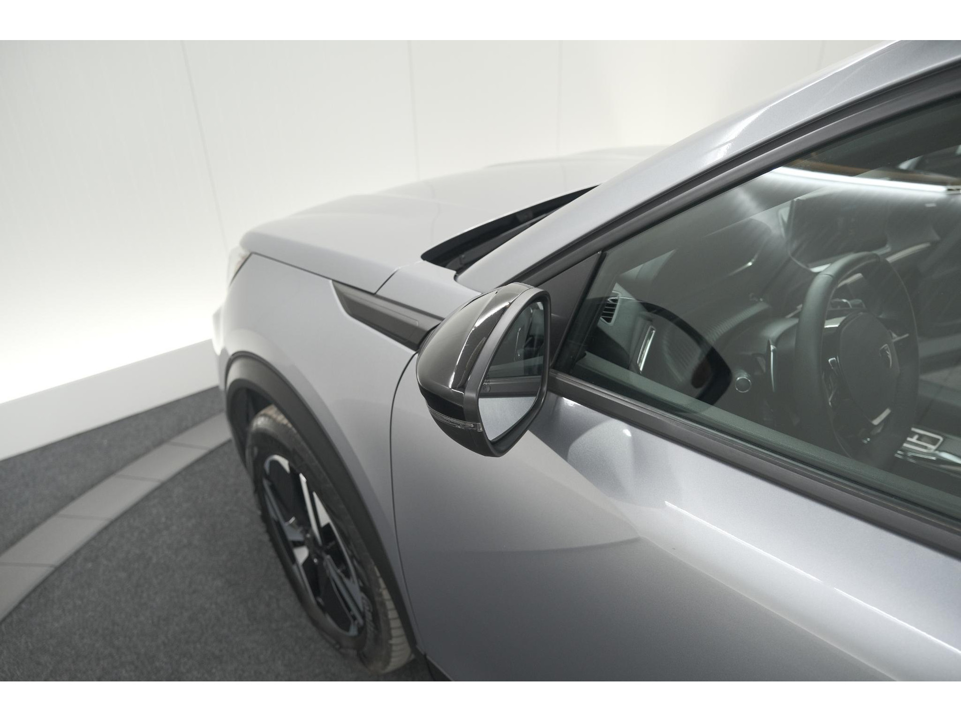 Peugeot 2008 Hybrid 136 e-DCS6 Allure | 360 Camera | Adaptieve Cruise Control | Dodehoekdetectie | Navigatie