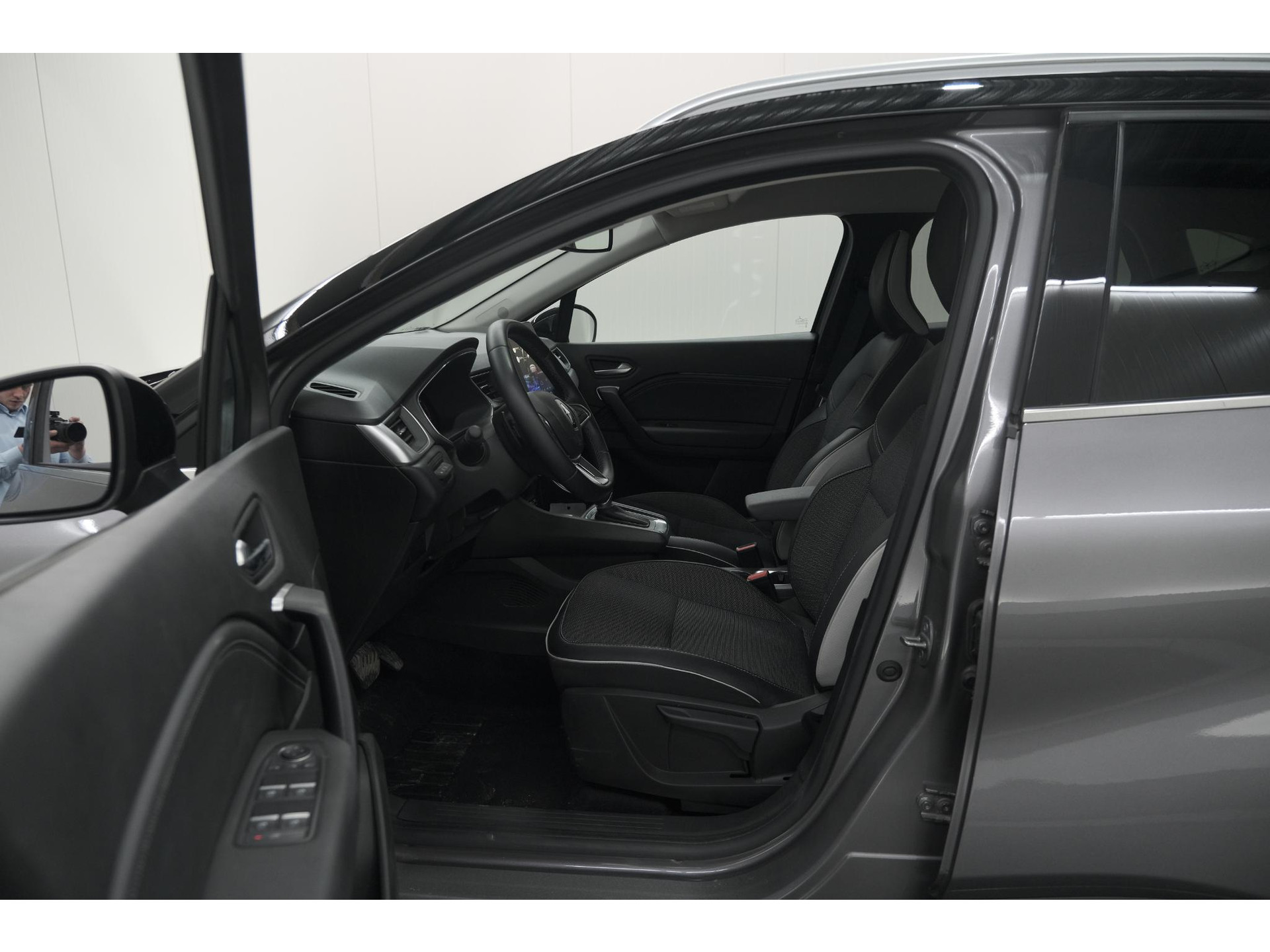 Renault Captur Mild Hybrid 140 EDC Techno | 360 Camera | 9.3 Inch Navigatie | Apple Carplay | 18 Inch Lichtmetalen Velgen