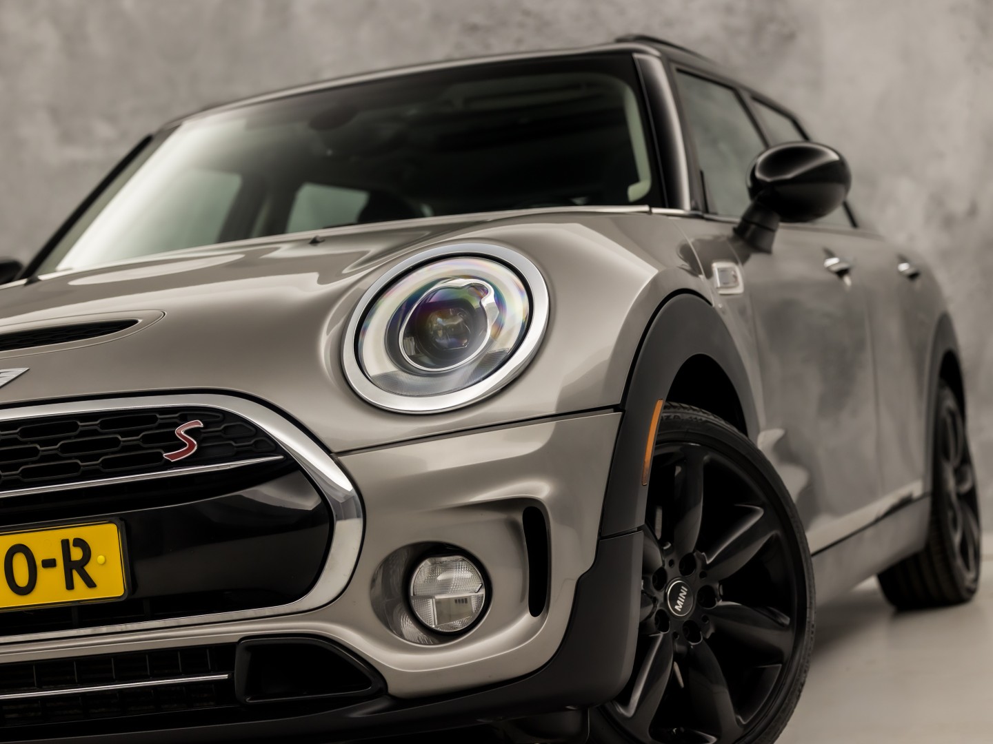 MINI Clubman 2.0 Cooper S Chilli 192Pk Automaat (PANORAMADAK, GROOT NAVI, MEMORY SEAT, LEDER, HARMAN/KARDON, CAMERA, STOELVERWARMING, LED KOPLAMPEN, NIEUWSTAAT)