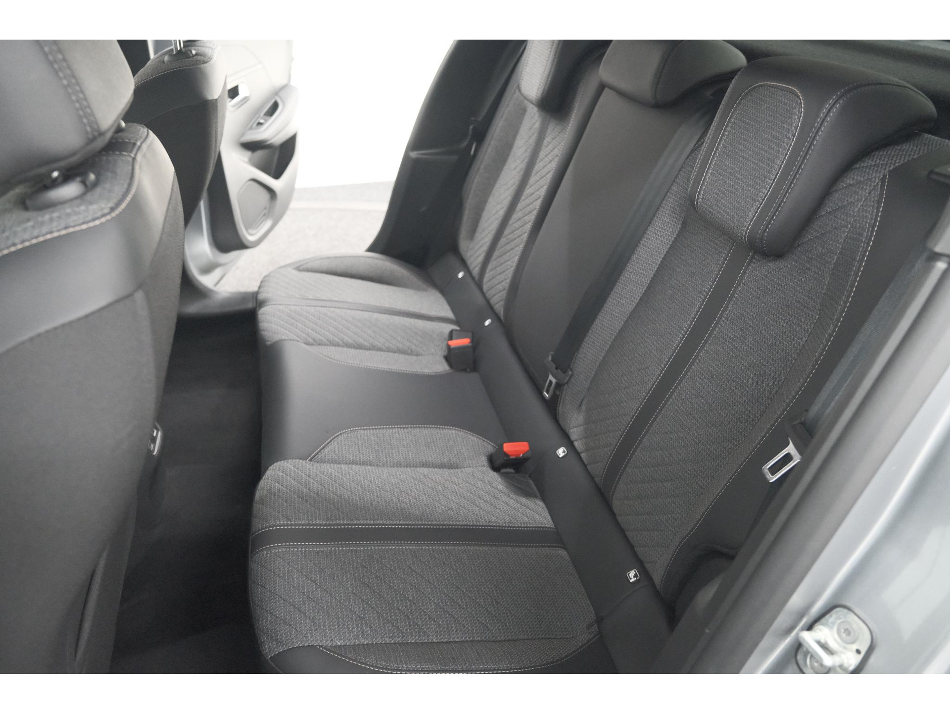 Peugeot 208 PureTech 100 Allure Pack | NIEUW MODEL | Apple CarPlay | Parkeersensoren | Climate Control