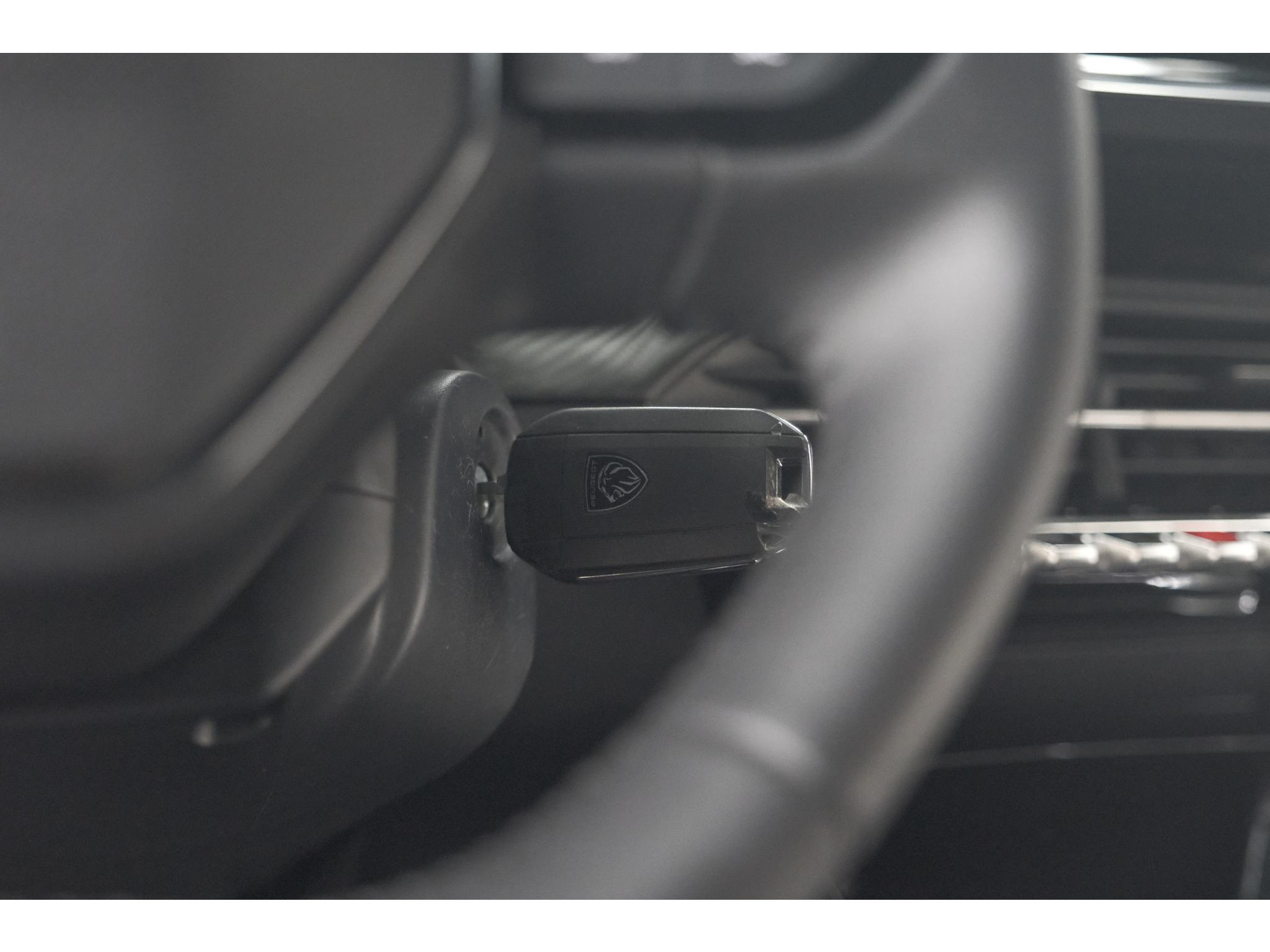 Peugeot 2008 PureTech 130 EAT8 Allure | Camera | Navigatie | Parkeersensoren | Apple Carplay