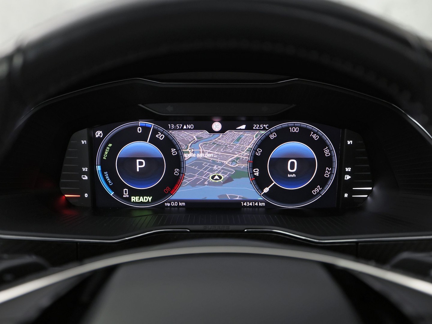 Škoda Superb Combi 1.4 TSI iV Sportline 218Pk Automaat (PANORAMADAK, 360 CAMERA, VIRTUAL COCKPIT, MEMORY SEATS, CANTON AUDIO, STOELVERWARMING, ADAPTIVE CRUISE, SFEERVERLICHTING, APPLE CARPLAY, NIEUWSTAAT)