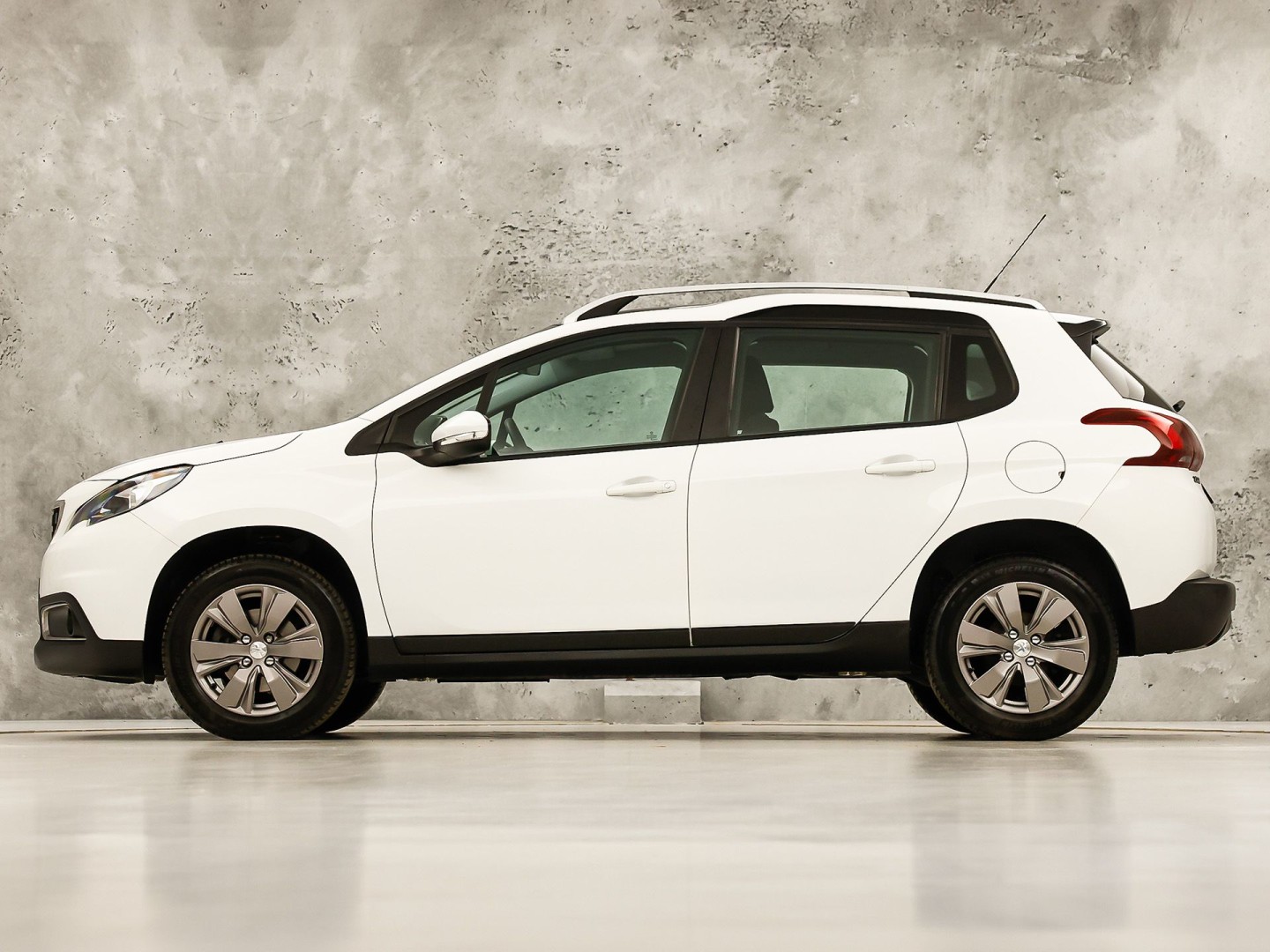 Peugeot 2008 1.2 PureTech Sport (PANORAMADAK, APPLE CARPLAY, NAVIGATIE, LM VELGEN, SPORTSTOELEN, PARKEERSENSOREN, CRUISE, NIEUWSTAAT)