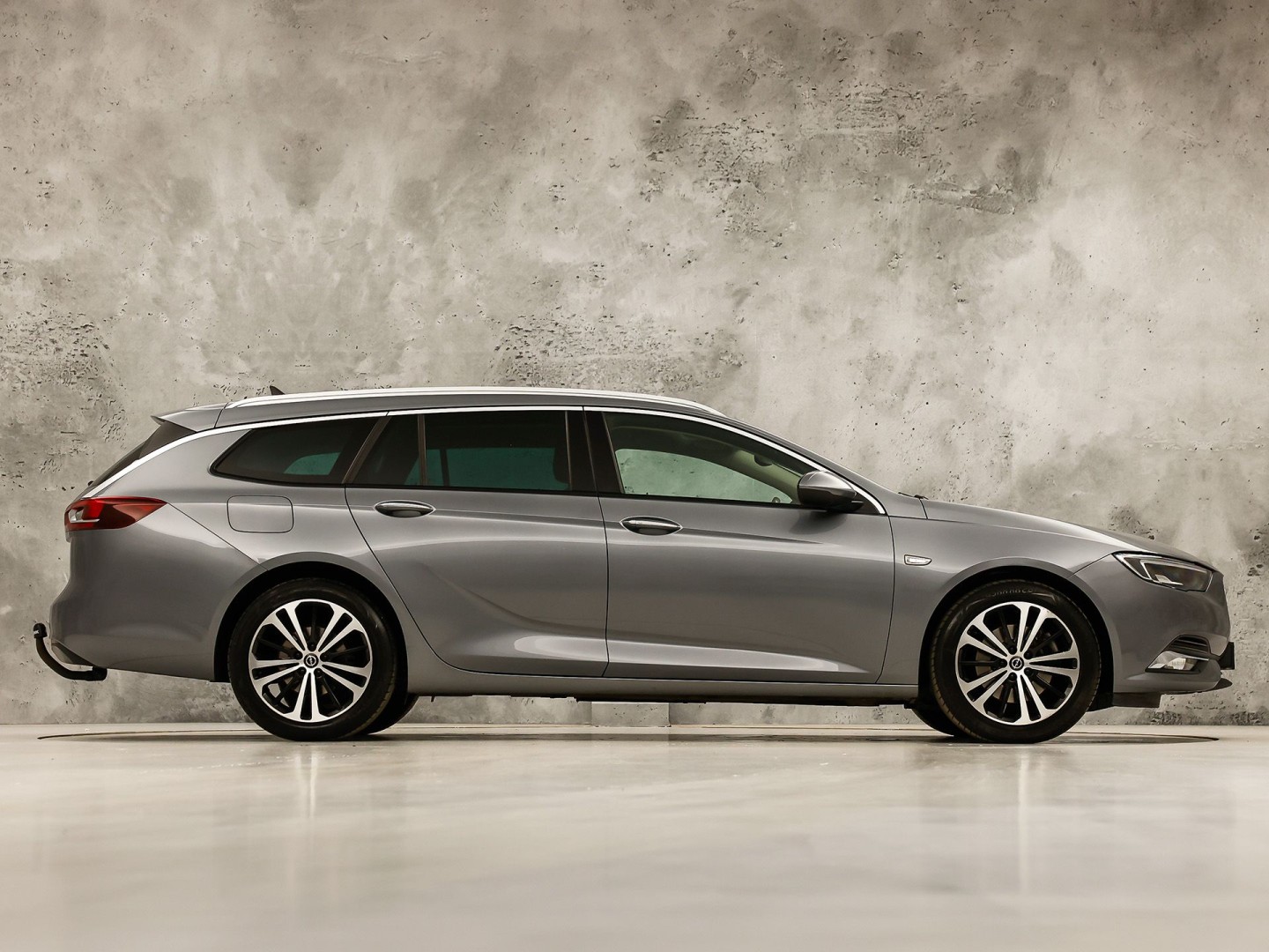 Opel Insignia 1.5 Turbo Business Executive 165Pk Automaat (APPLE CARPLAY, GROOT NAVI, CLIMATE, CAMERA, STUUR/STOELVERWARMING, ADAPTIVE CRUISE, SPORTSTOELEN, GETINT GLAS, TREKHAAK, NIEUWSTAAT)