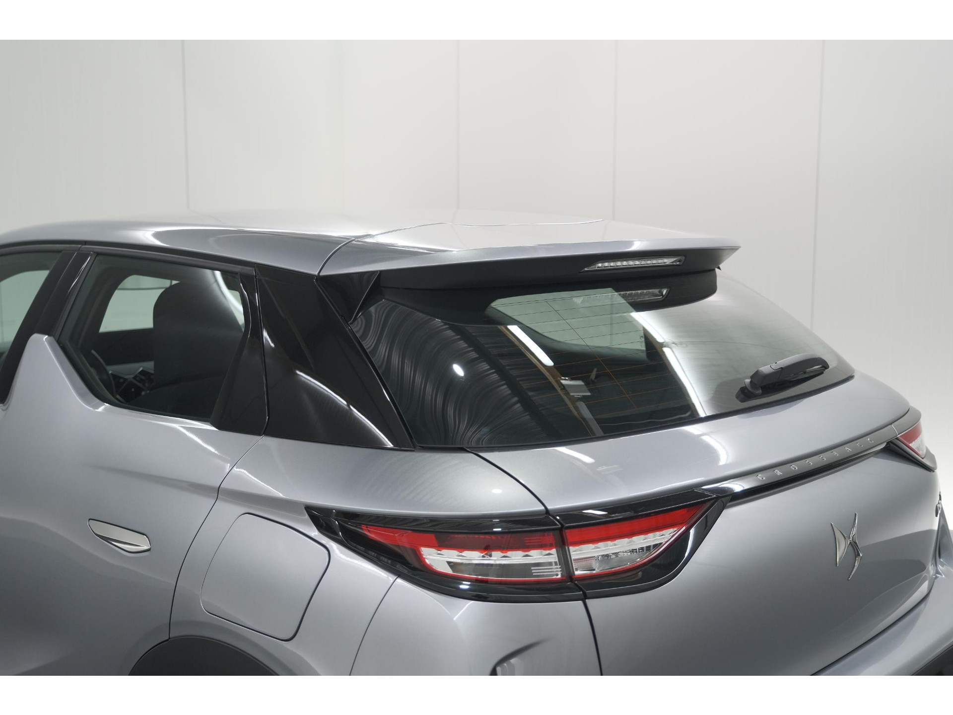 DS 3 Crossback PureTech 100 Montmartre | Parkeersensoren | Apple Carplay | Allseason Banden | Navigatie | Climate Control