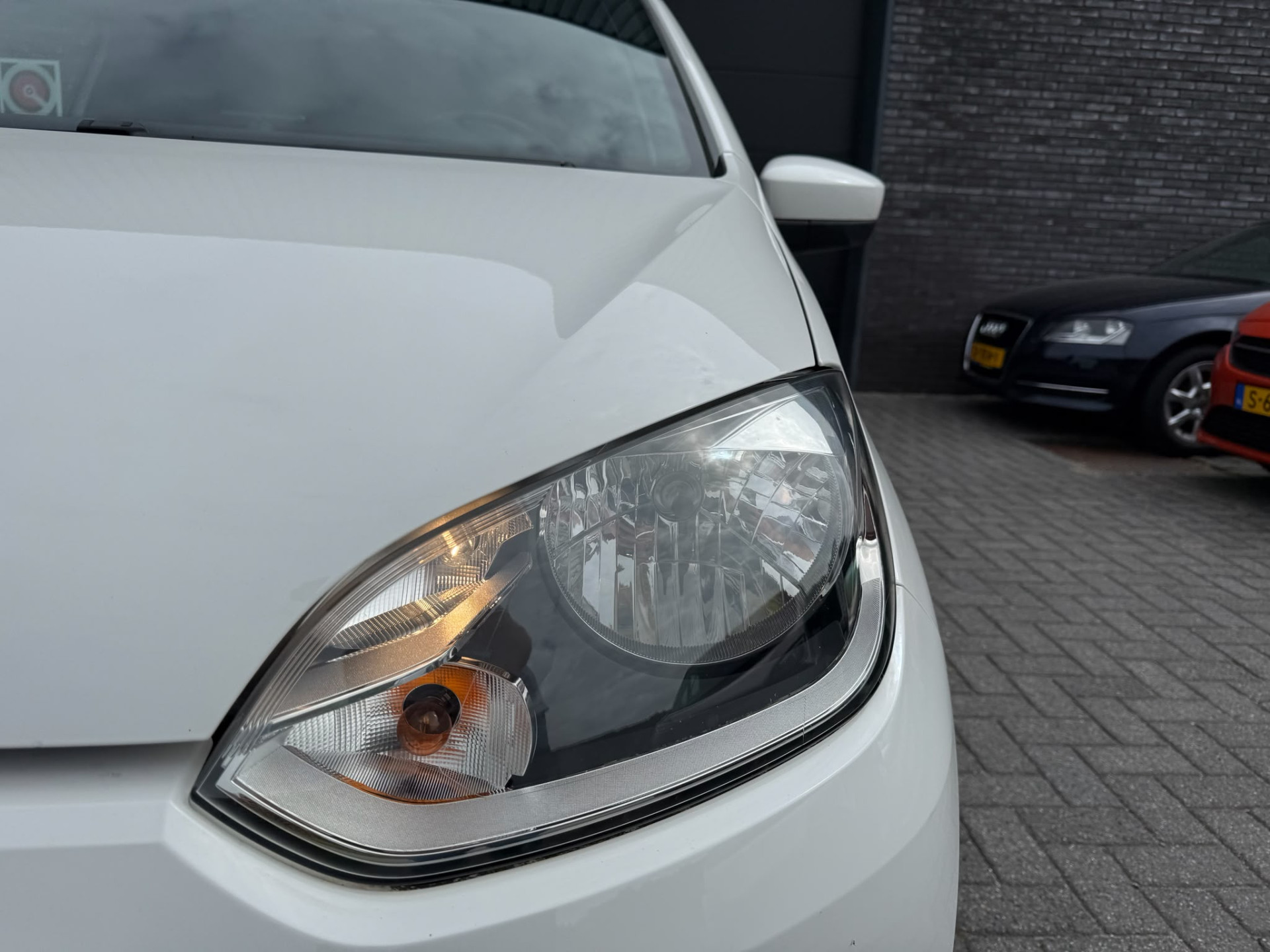 Volkswagen Up! 1.0 high up! BlueMotion | 2E EIGENAAR | 3/6/12MND GARANTIE | PANO | CRUISE | AIRCO | NAVI | FENDER AUDIO |