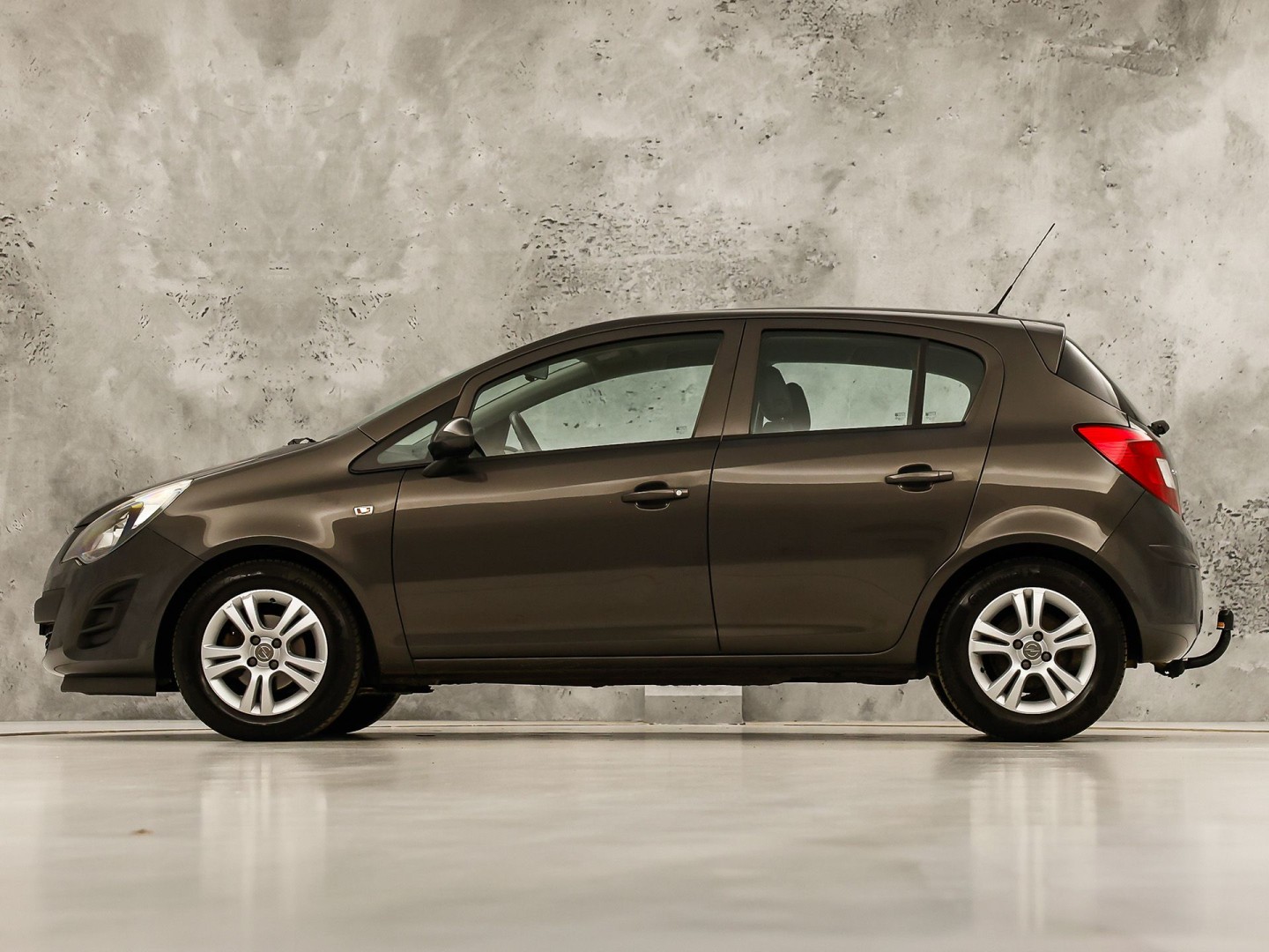 Opel Corsa 1.2-16V Sport (5 DEURS, NAVIGATIE, LM VELGEN, SPORTSTOELEN, ELEK RAMEN, TREKHAAK, NIEUWSTAAT)