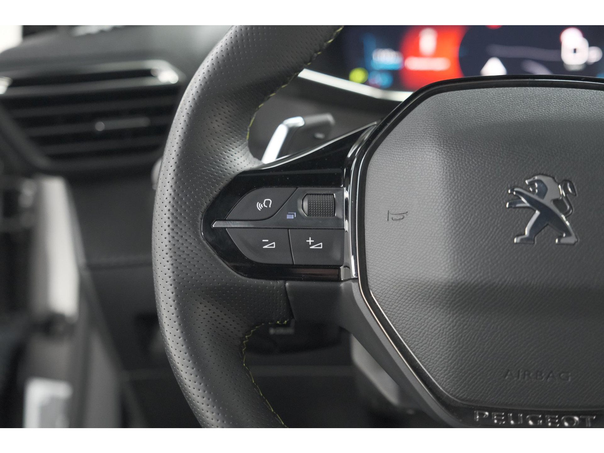 Peugeot 2008 PureTech 130 EAT8 GT | Camera | Dodehoekdetectie | Apple Carplay | Pack Winter