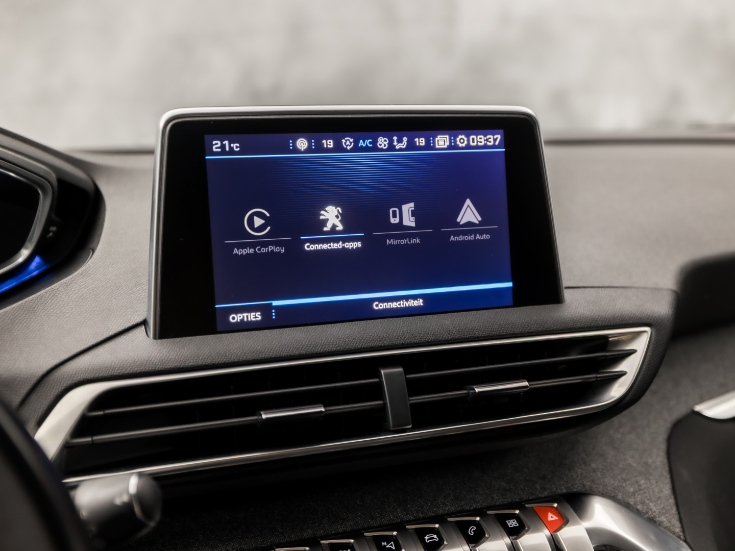 Peugeot 3008 1.2 PureTech Allure Sport (APPLE CARPLAY, GROOT NAVI, 360 CAMERA, DRIVE MODE, GETINT GLAS, SPORTSTOELEN, LEDER, TREKHAAK, CRUISE, NIEUWSTAAT)