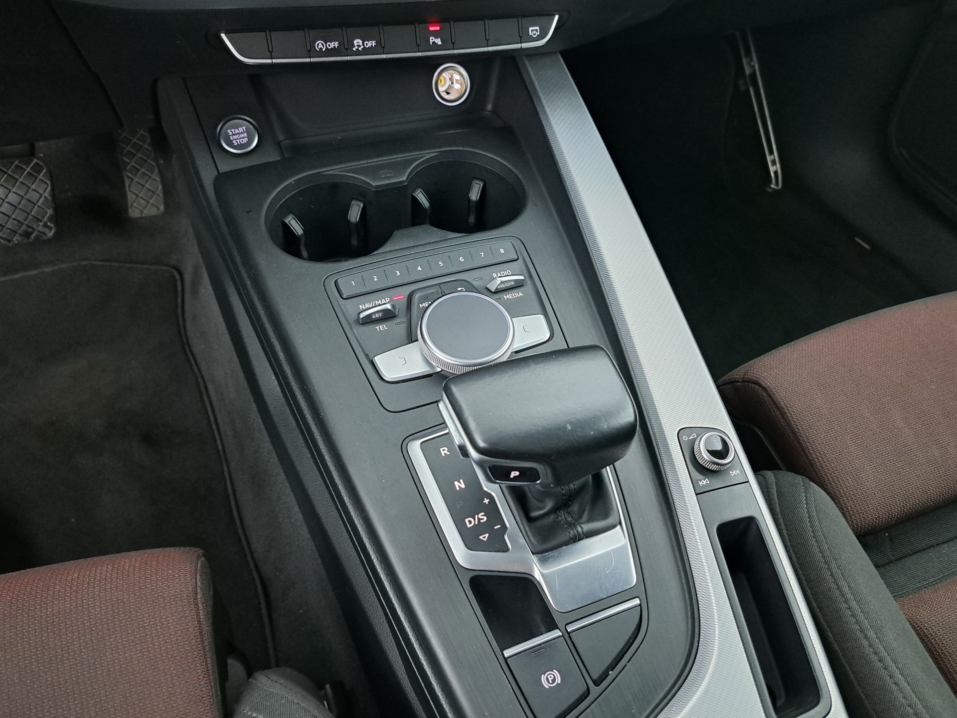 Audi A4 Avant 2.0 TDI Ultra Sport Pro Line S (INCL-BTW) Aut. *DIGI-COCKPIT | FULL-LED | NAVI-FULLMAP | HEATED-SPORTSEATS | ECC | KEYLESS | SHIFTPADDLES | CRUISE | TOWBAR | 17"ALU*