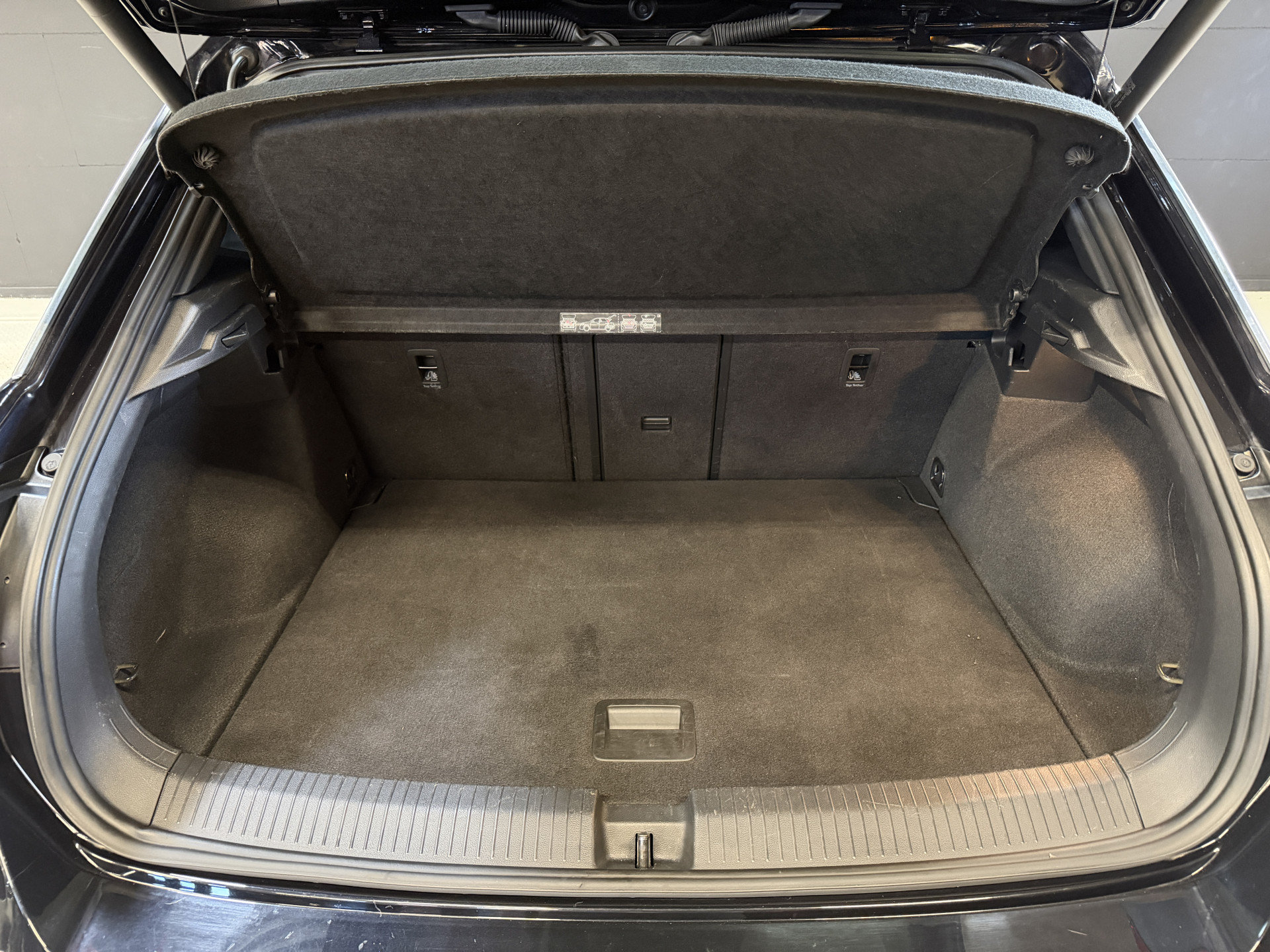 Volkswagen T-Roc 1.5 TSI Sport Business R | Pano | Camera | Stoelverw. | Adaptive cruise | Full LED | Dodehoeksensor