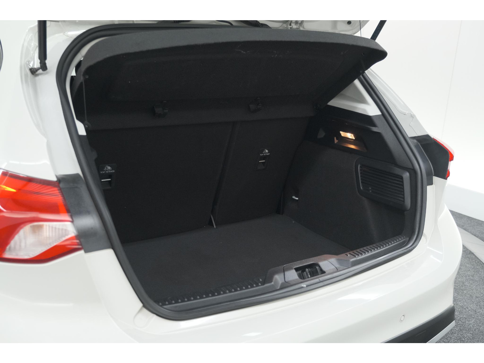 Ford Focus 1.5 EcoBoost Active Business | Lage Kilometerstand | Navigatie | Parkeersensoren | Apple Carplay