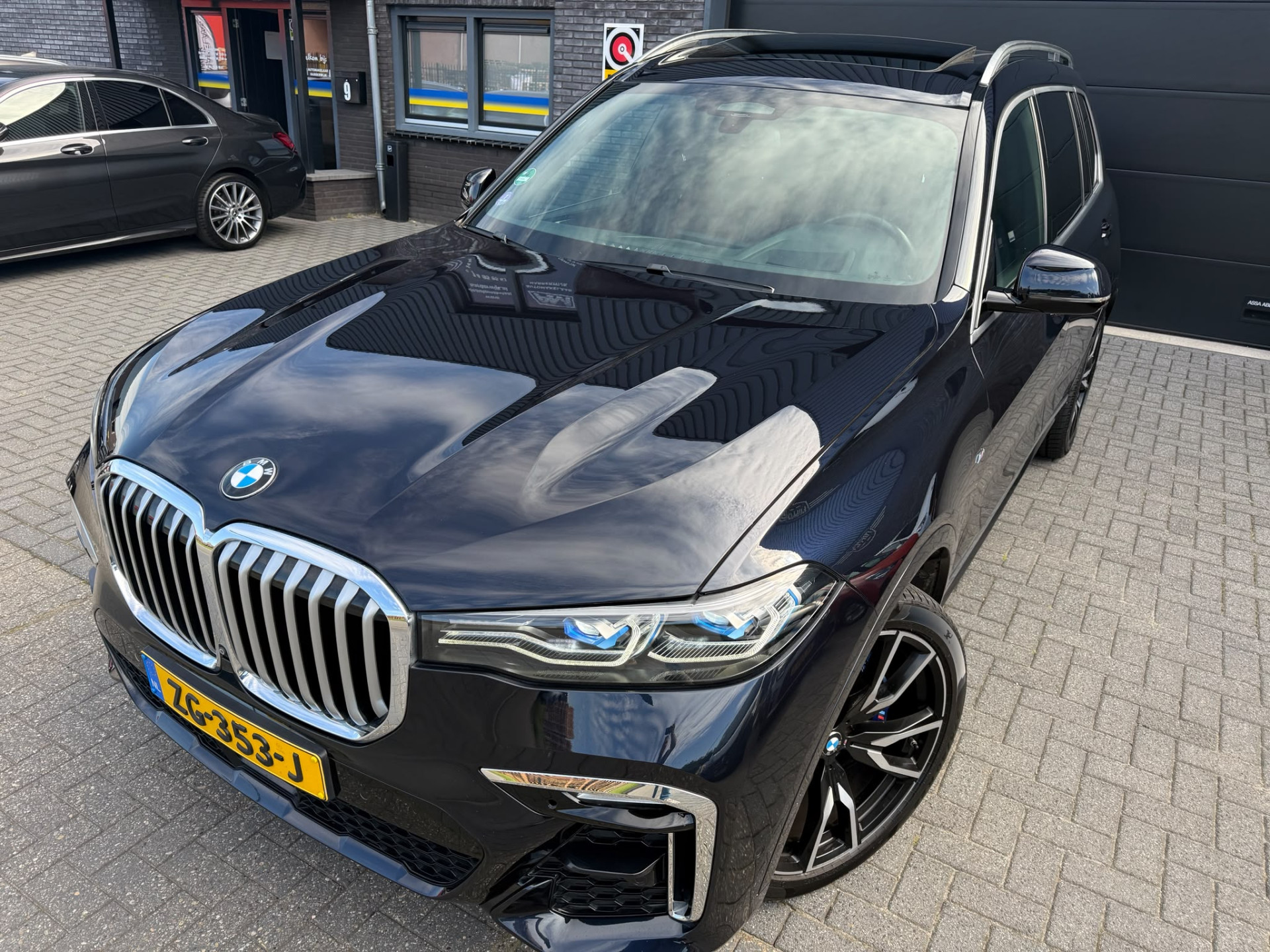BMW X7 xDrive40i 6p. | 2E EIGENAAR | 3/6/12MND GARANTIE| M-SPORT |PANO | LASER | LED | B&W | MASSAGE | CARPLAY | TREKHAAK | DAB | BOMVOL |