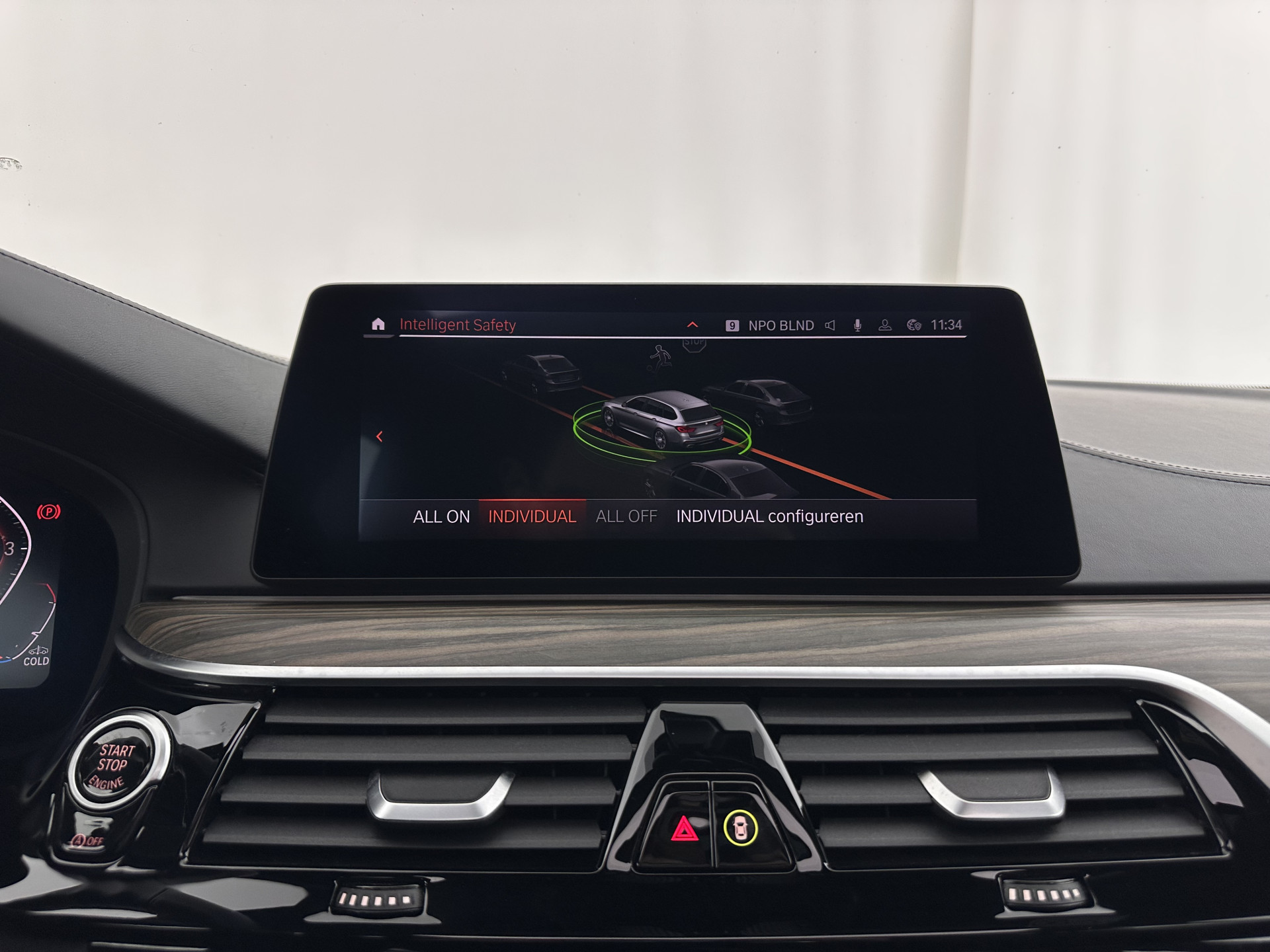 BMW 5-serie Touring 540i xDrive  M-Sportpack High Executive Aut. *PANO | LEATHER | FULL-LED | ADAPTIVE-CRUISE | DIGI-COCKPIT | MEMORY-PACK | BLINDSPOT | TOPVIEW | HARMAN/KARDON | KEYLESS | DIGI-COCKPIT | HEATED-COMFORTSEATS | AMBIENTLIGHT | HEAD-UP |