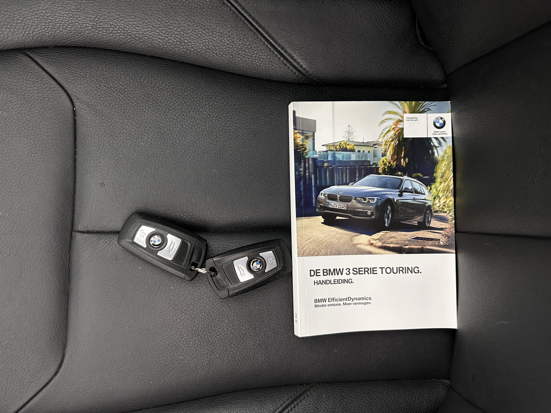 BMW 3-serie Touring 320d EDE Corporate Lease Essential Aut. *PANO | FULL-LEATHER | FULL-LED | NAVI-FULLMAP | HEATED-COMFORTSEATS | HIFI-SOUND | ECC | PDC | CRUISE | 16''ALU*