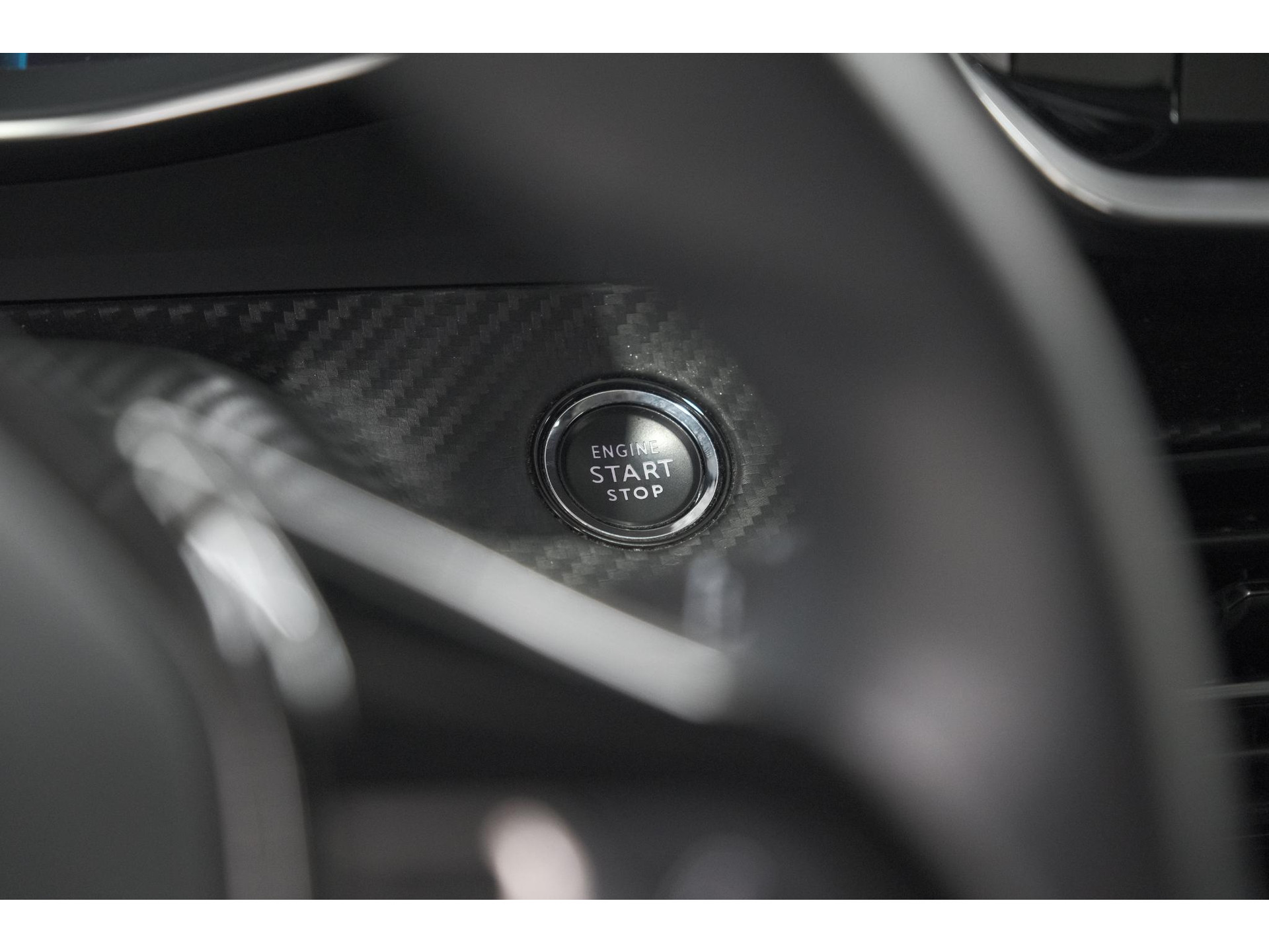Peugeot 2008 PureTech 130 Allure Pack | Trekhaak | Adaptieve Cruise Control | Camera | Stoelverwarming