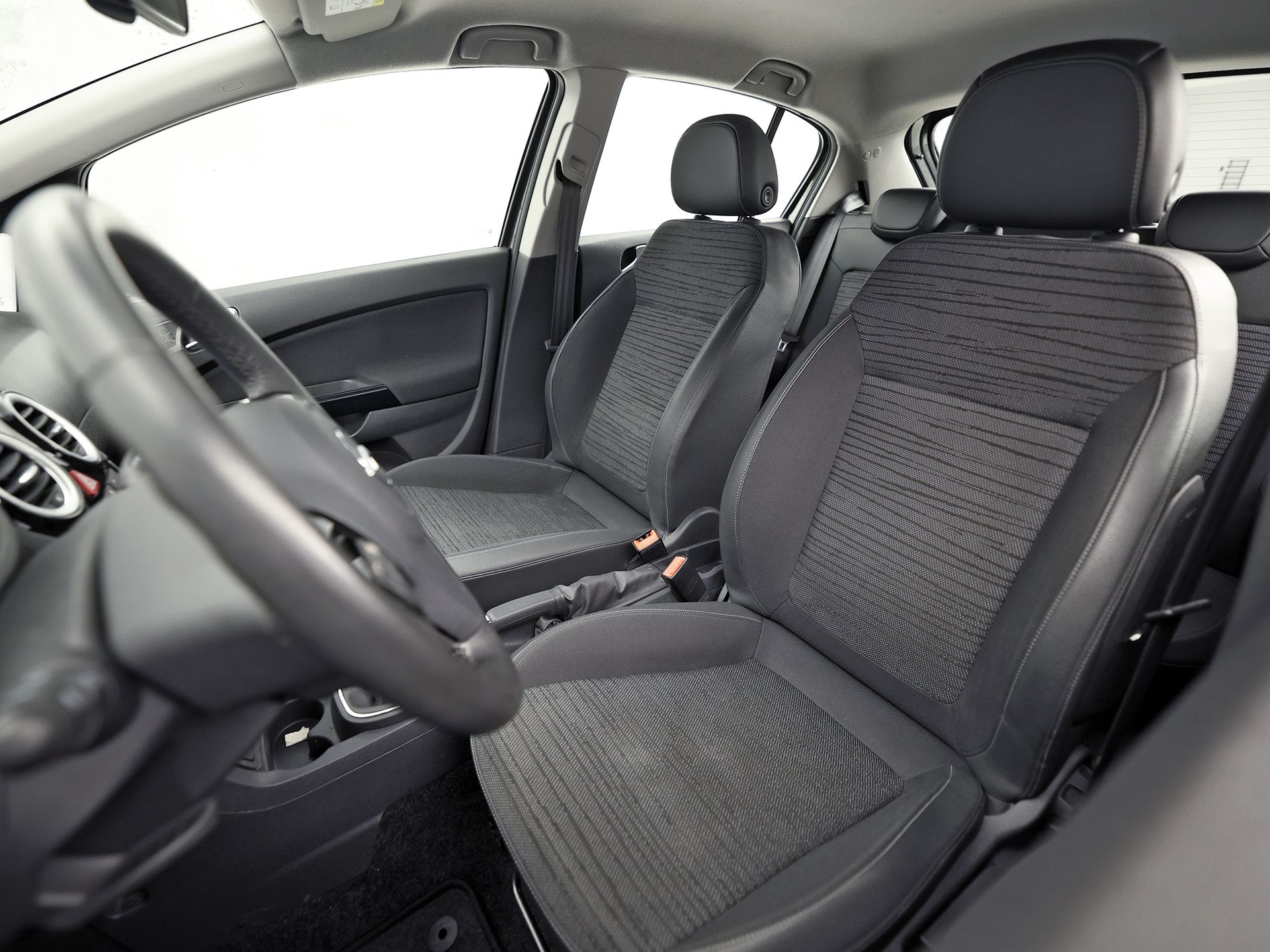 Opel Corsa 1.2-16V Sport (5 DEURS, NAVIGATIE, LM VELGEN, SPORTSTOELEN, ELEK RAMEN, TREKHAAK, NIEUWSTAAT)