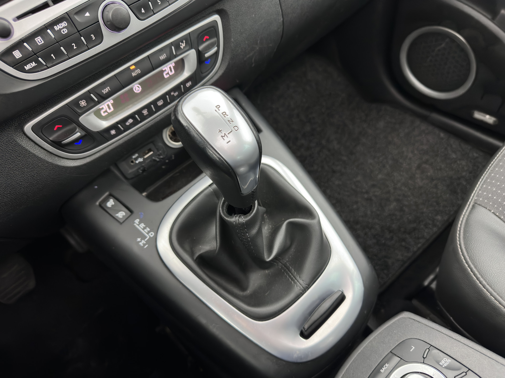 Renault Scénic 2.0 Aut. *PANO | LEATHER-FABRIC | NAVI-FULLMAP | KEYLESS | ECC | DIGIT-COCKPIT | PDC | CRUISE | TOWBAR |  17''ALU*